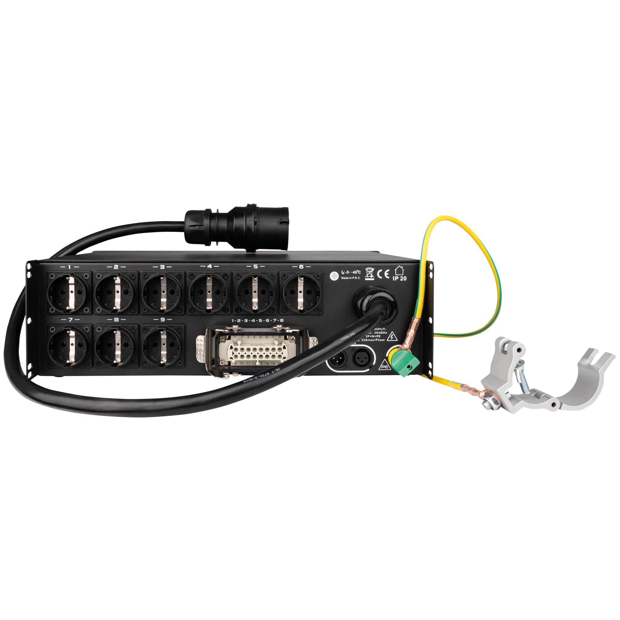 Eine Stromverteilungseinheit (PDU) mit mehreren Steckdosen, einem großen Anschluss und einer Erdungsklemme auf schwarzem Hintergrund.