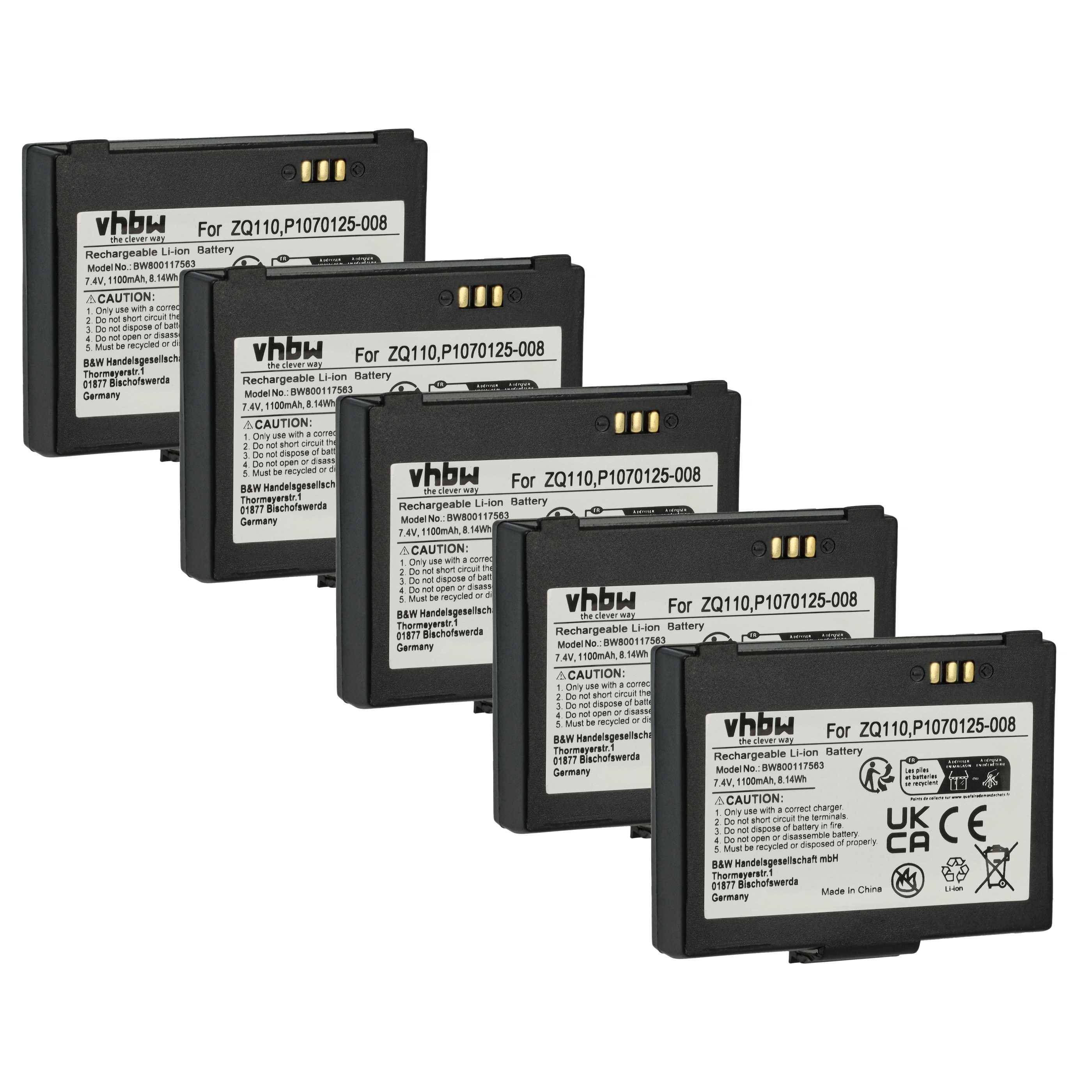 Fünf schwarze vhbw-Batterien mit Etiketten, die das Modell 'ZQ110.P1070125-008' und Sicherheitszertifizierungen anzeigen, in einer versetzten Reihe angeordnet.