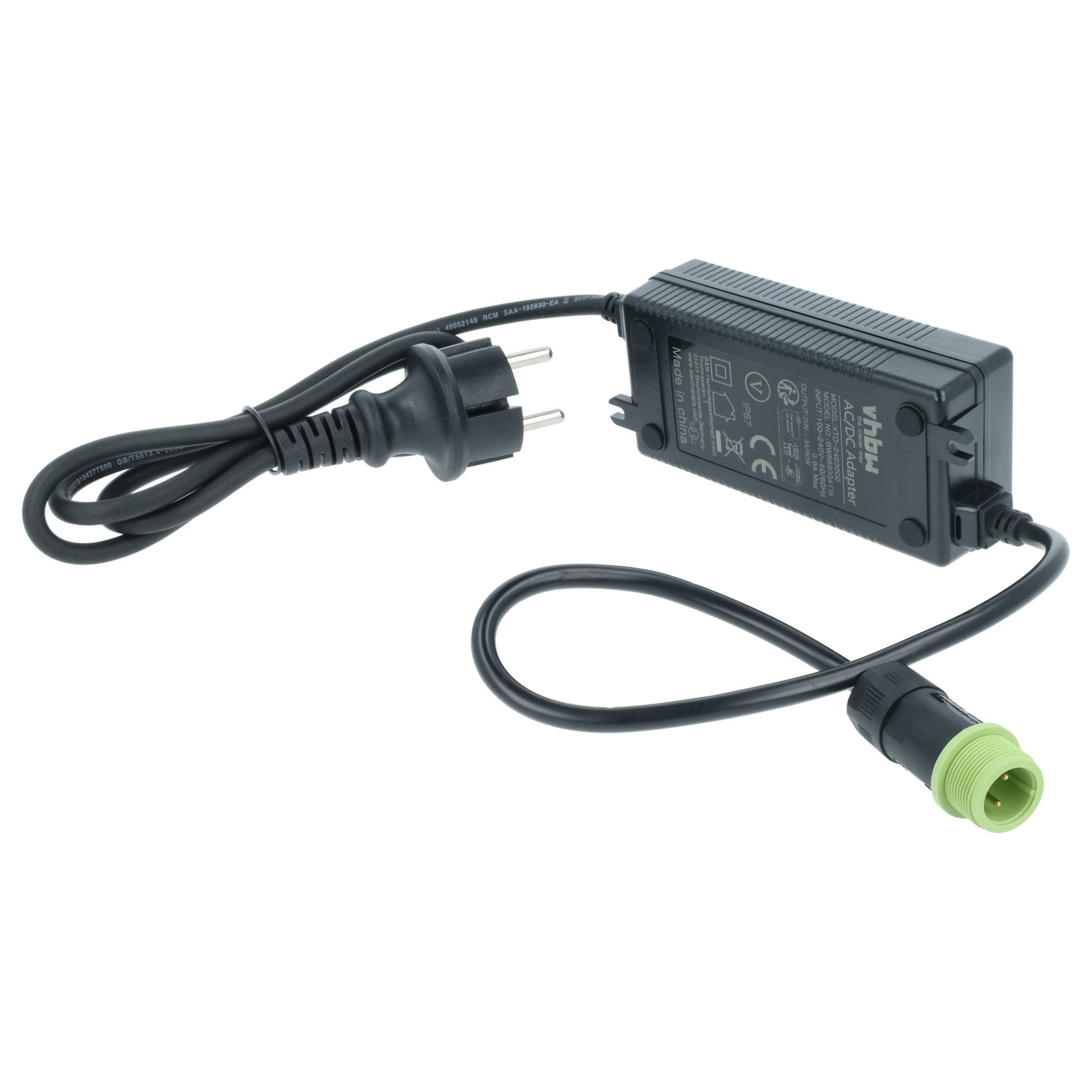 Ein schwarzes Netzteil mit europäischem Stecker, grünspitzigem Anschluss und sichtbaren Spezifikationen auf dem Gehäuse, das zum Stromversorgen von Geräten verwendet wird.