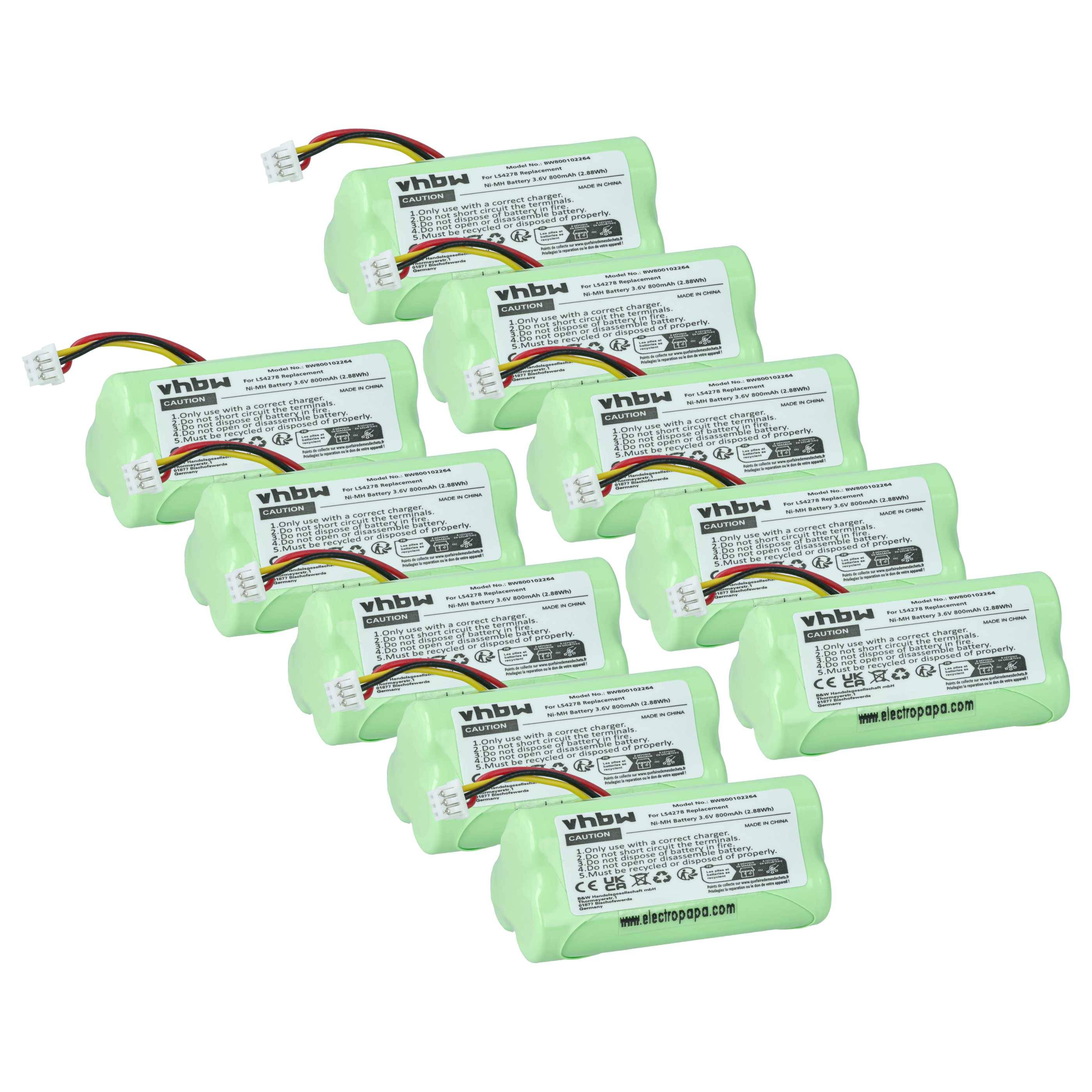 Zehn identische grüne Batteriepacks mit Kabeln, die jeweils mit Spezifikationen beschriftet sind, sind in Reihen angeordnet und zeigen ihre Anschlüsse.