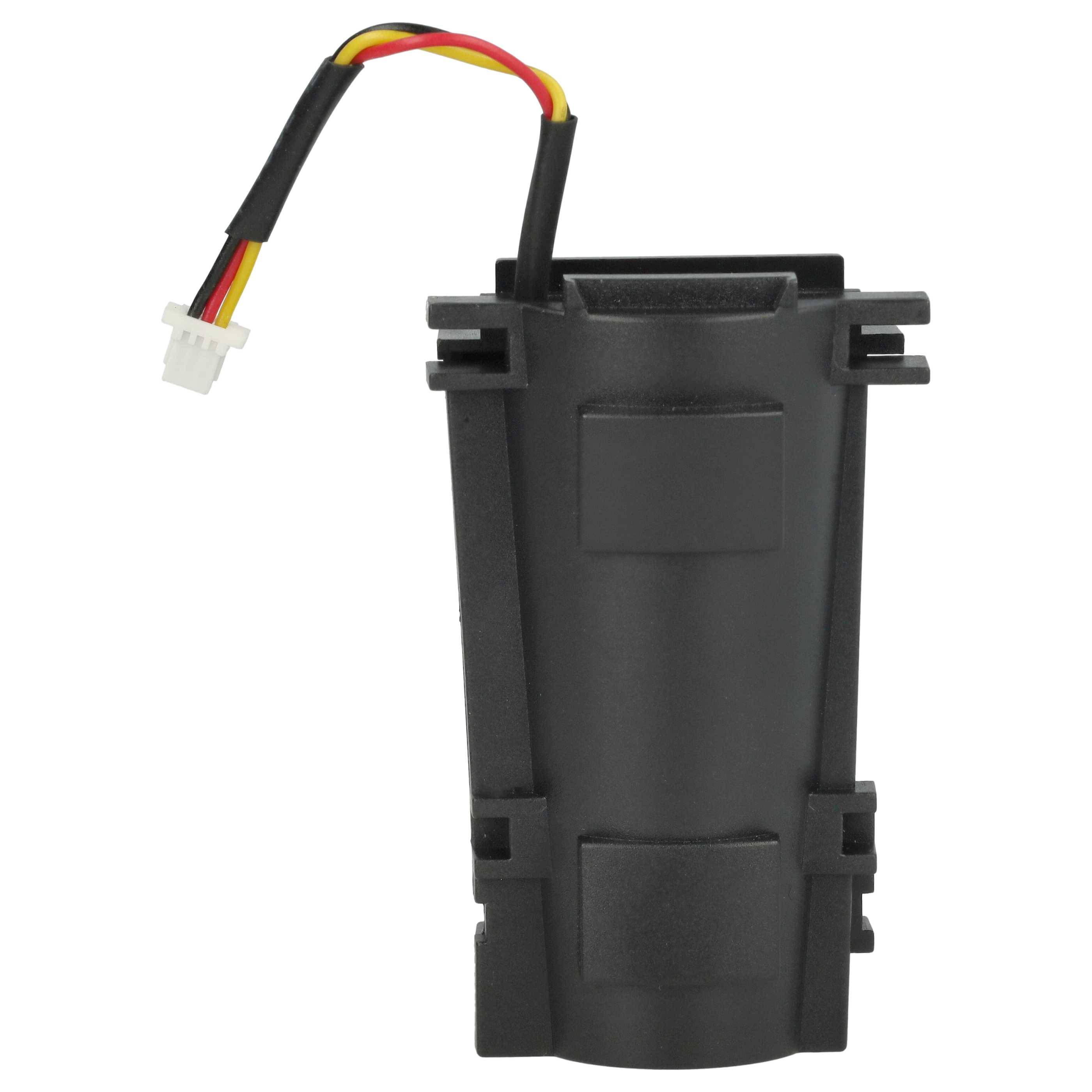 Ein schwarzer Batteriebehälter aus Kunststoff mit einem roten, gelben und schwarzen Kabel, das an einen weißen Stecker angeschlossen ist.