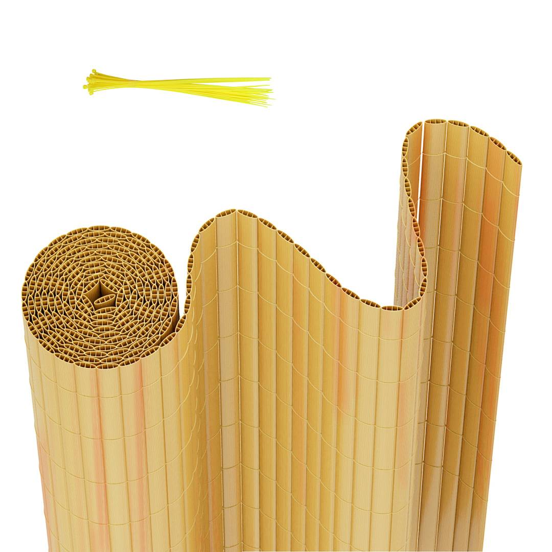 Eine aufgerollte Bambusmatte zum Sushi-Rollen mit einigen gelben Plastikbindestreifen daneben. Die Matte wird zum Rollen von Sushi verwendet.