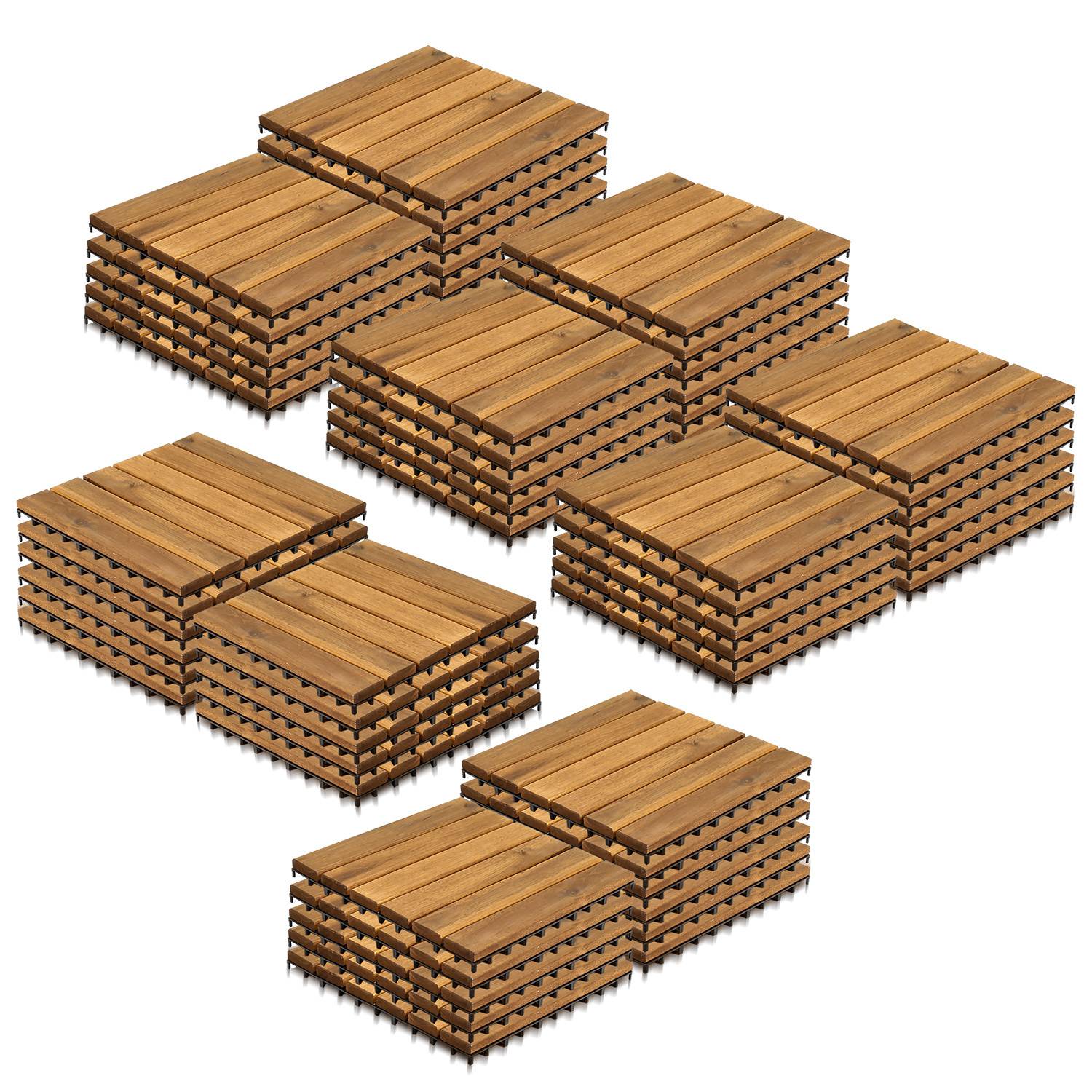 Stapel von Holzplanken, ordentlich in Gruppen angeordnet.