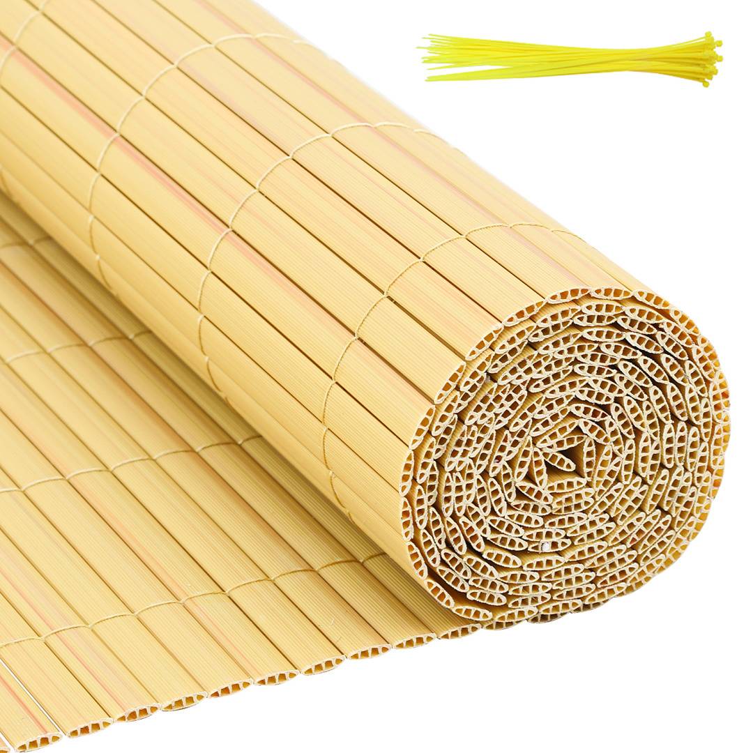 Eine aufgerollte Bambusmatte mit einem kleinen Bündel gelber Plastikstäbe daneben, verwendet für die Sushi-Zubereitung oder -Rolle.