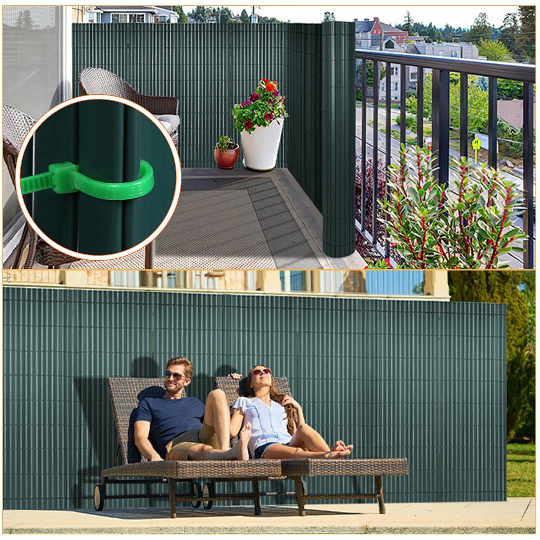 Eine Terrasse mit einem dunklen Sichtschutz; zwei Menschen entspannen sich auf Liegestühlen, umgeben von Pflanzen. Eine Detailansage zeigt eine Nahaufnahme eines grünen Kabelbinders, der den Sichtschutz befestigt.