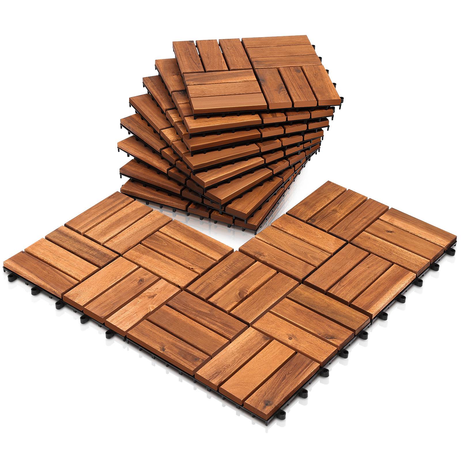 Holzterrassenplatten mit Klicksystem, die in zwei Schichten angeordnet sind, mit einem Stapel daneben. Geeignet für Terrassenboden im Außenbereich.