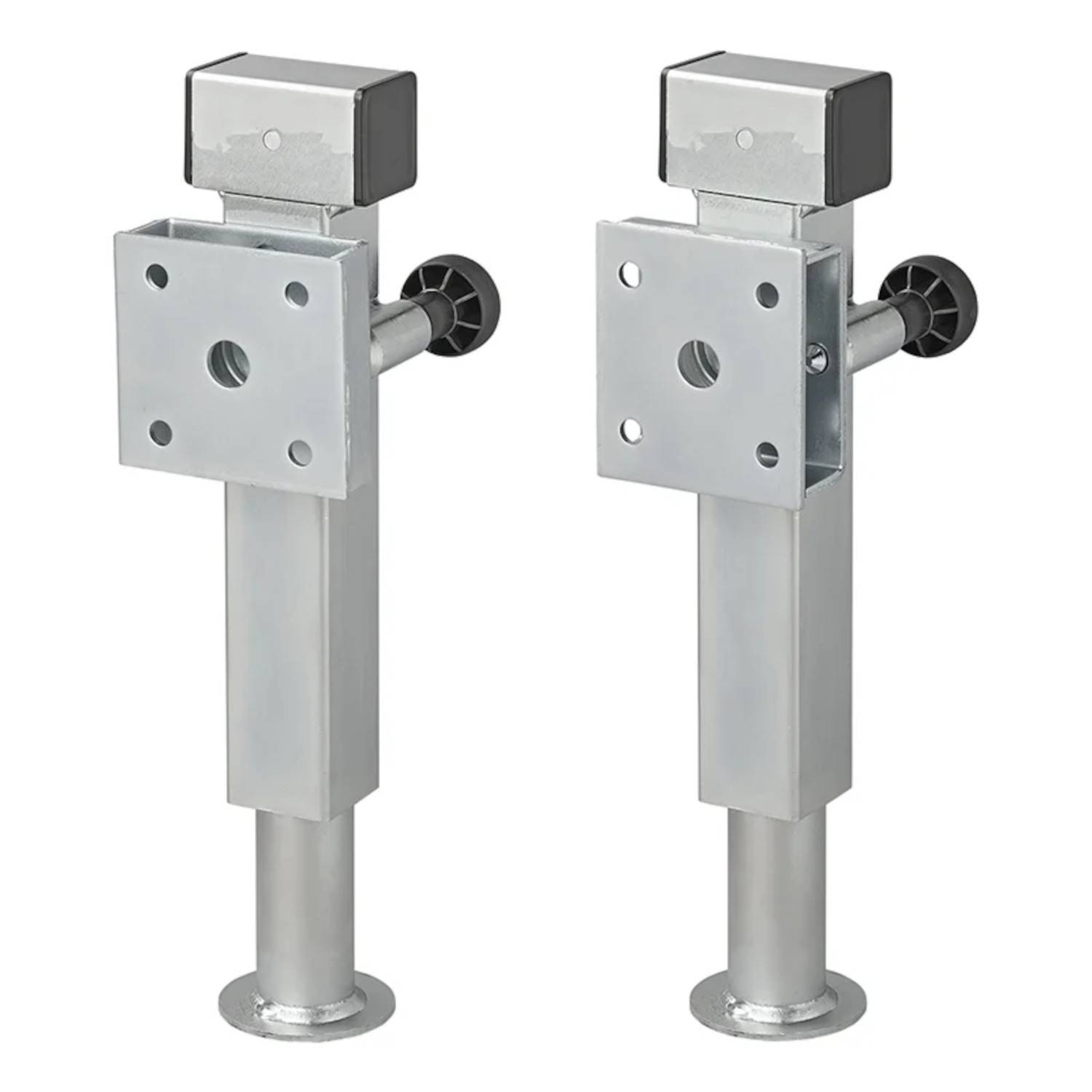 Zwei silberne verstellbare Möbelbeine mit schwarzen Endkappen und kreisförmigen Basen, ausgestattet mit einem schraubenverstellbaren Höhenmechanismus.