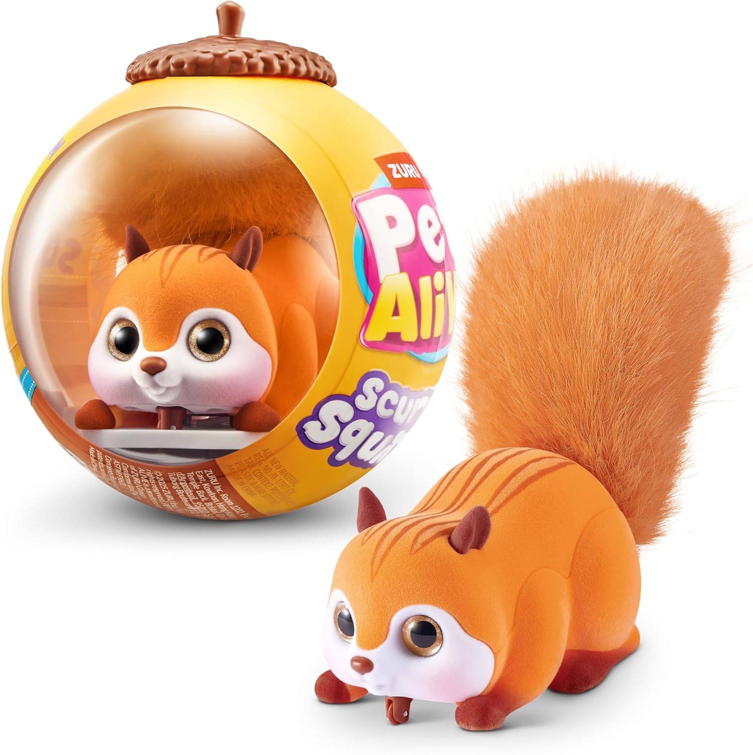 Ein Spielzeug-Eichhörnchen mit buschigem Schwanz neben seiner Verpackung in Form einer Eichel. Auf der Verpackung steht 