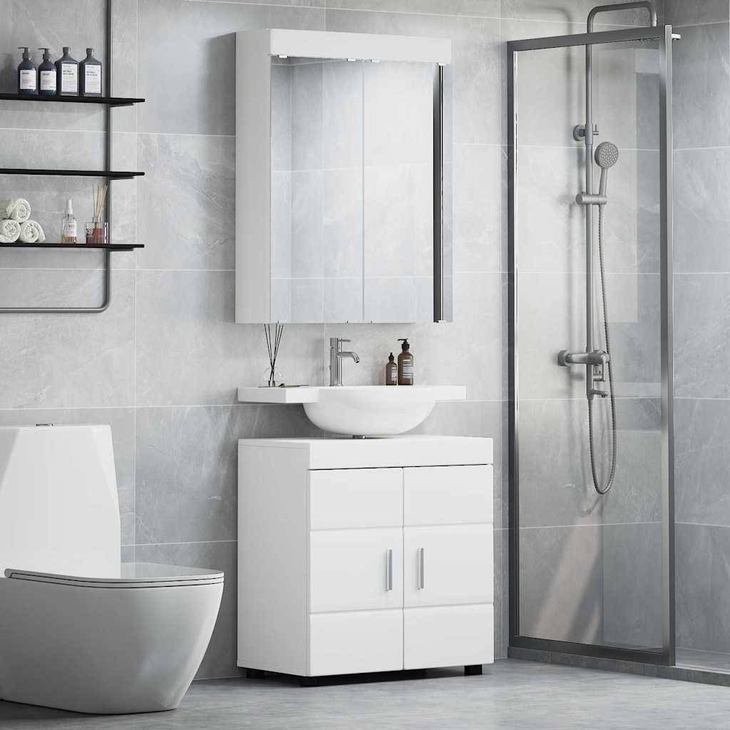 Modernes Badezimmer mit grauen Fliesen, das eine Dusche, ein weißes Waschbecken mit Unterschrank und eine Toilette enthält. Regale halten Toilettenartikel und sorgen für einen minimalistischen Look.