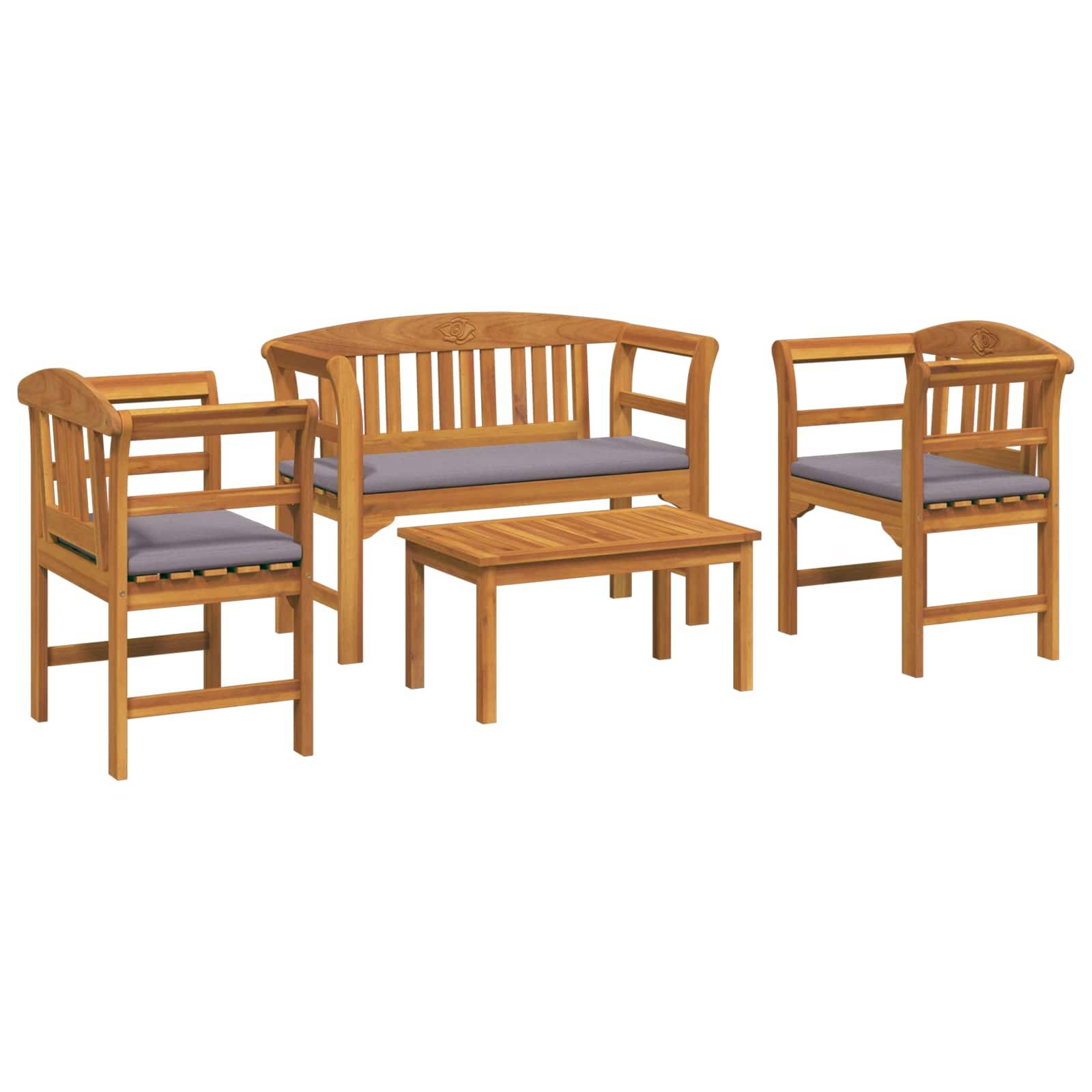 Garnituren-Set aus Holz für den Außenbereich, bestehend aus einer Bank, zwei Stühlen und einem kleinen Tisch. Die Sitze sind mit grauen Kissen ausgestattet und perfekt für eine Terrassensituation.