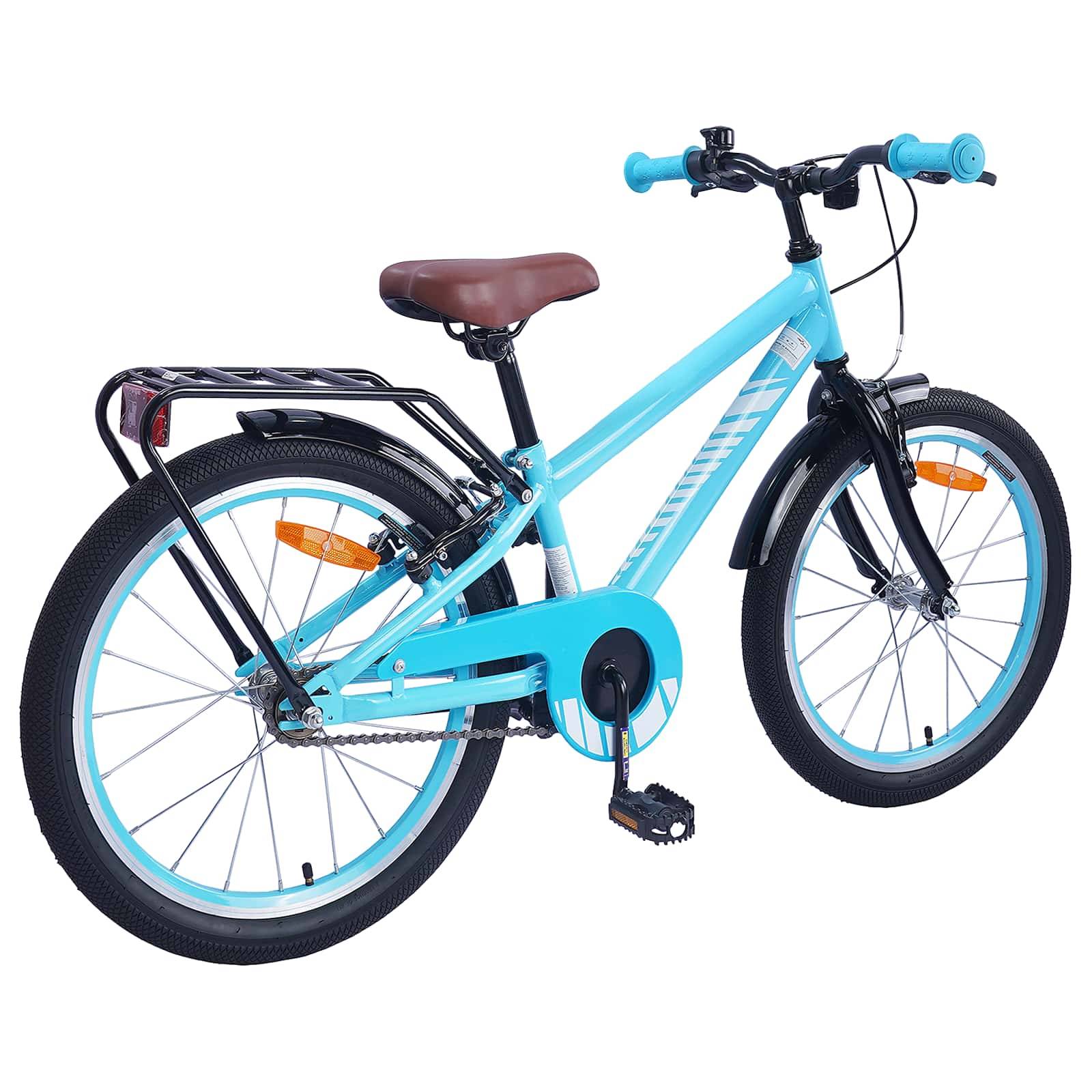 Ein blaues Kinderfahrrad mit Stützrädern, einem braunen Sattel und einem Gepäckträger, geeignet für junge Anfänger.