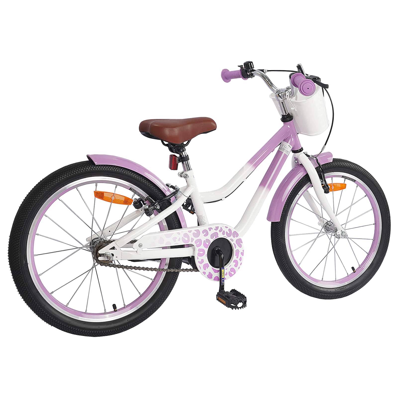 Ein lila und weiß gefärbtes Kinderfahrrad mit Stützrädern, einem braunen Sattel und einem weißen Lenkerkorb.