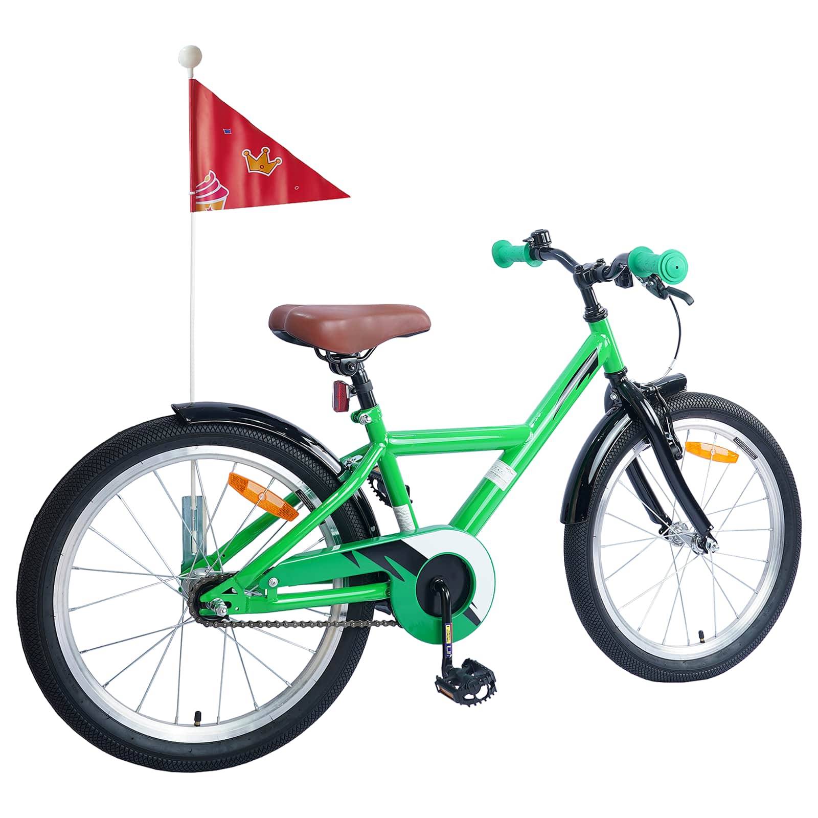 Ein grünes Kinderfahrrad mit Stützrädern, einem braunen Sattel und einer roten Flagge mit einem Cupcake- und Kronenbildmotiv auf der Rückseite.