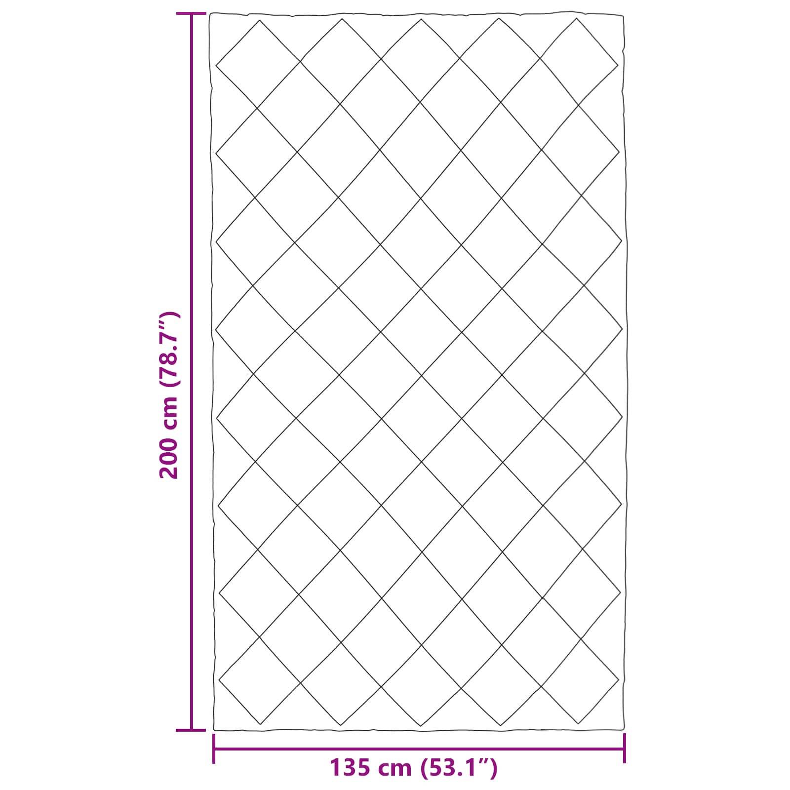 Ein rechteckiges Quilt mit Rautenmuster, das 200 cm (78,7 Zoll) in der Höhe und 135 cm (53,1 Zoll) in der Breite misst.