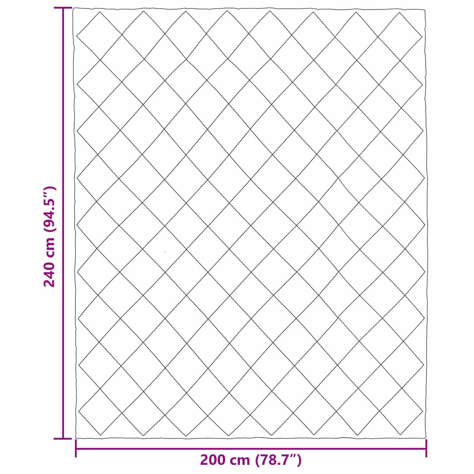 Eine großflächige rechteckige Matte mit Rautenmuster. Abmessungen gekennzeichnet: 240 cm (94,5