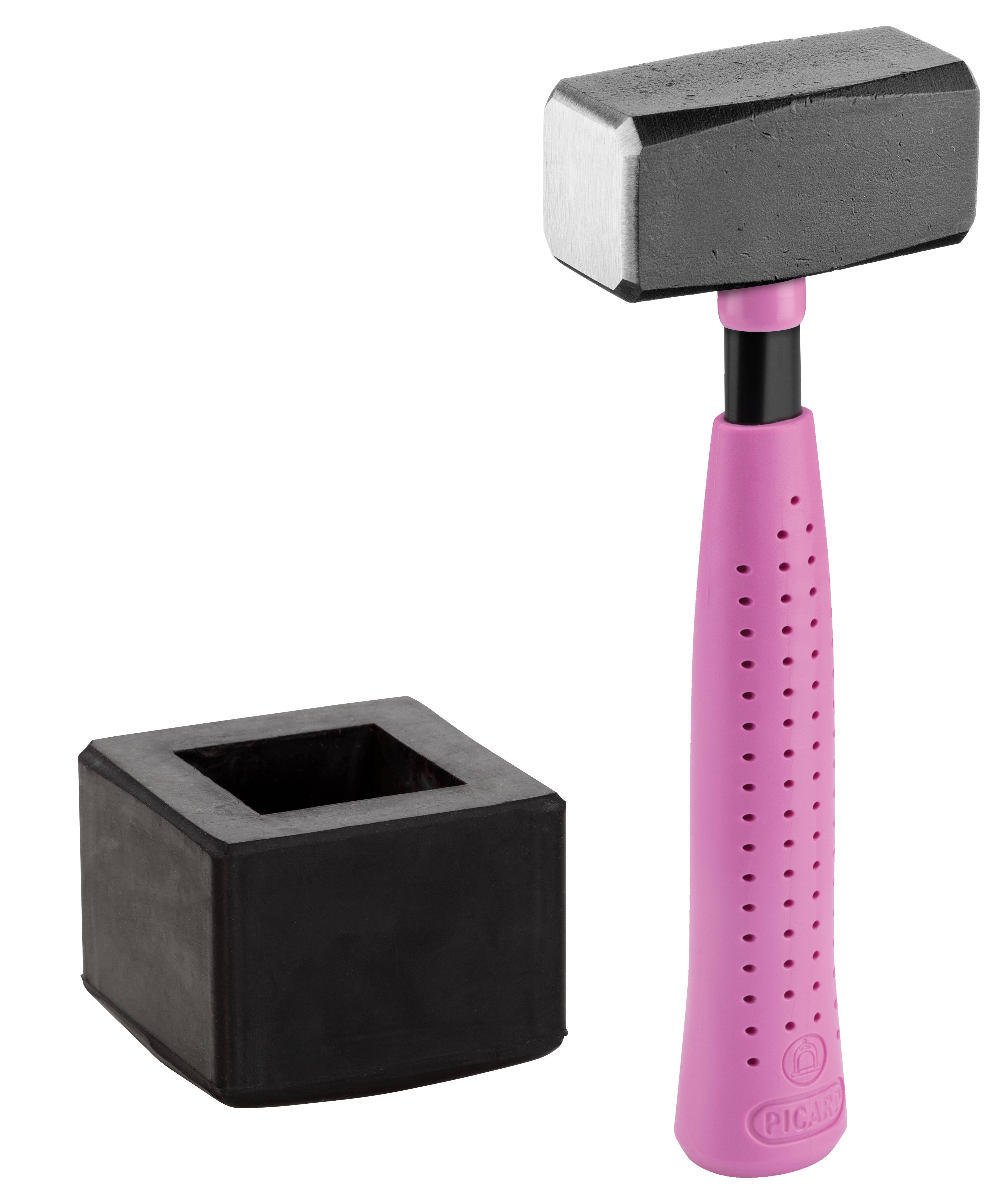 Ein Gummihammer mit einem pinken Griff und einer schwarzen quadratischen Basis wird gezeigt, der wahrscheinlich zum sanften Schlagen von Objekten verwendet wird, um Beschädigungen zu vermeiden.