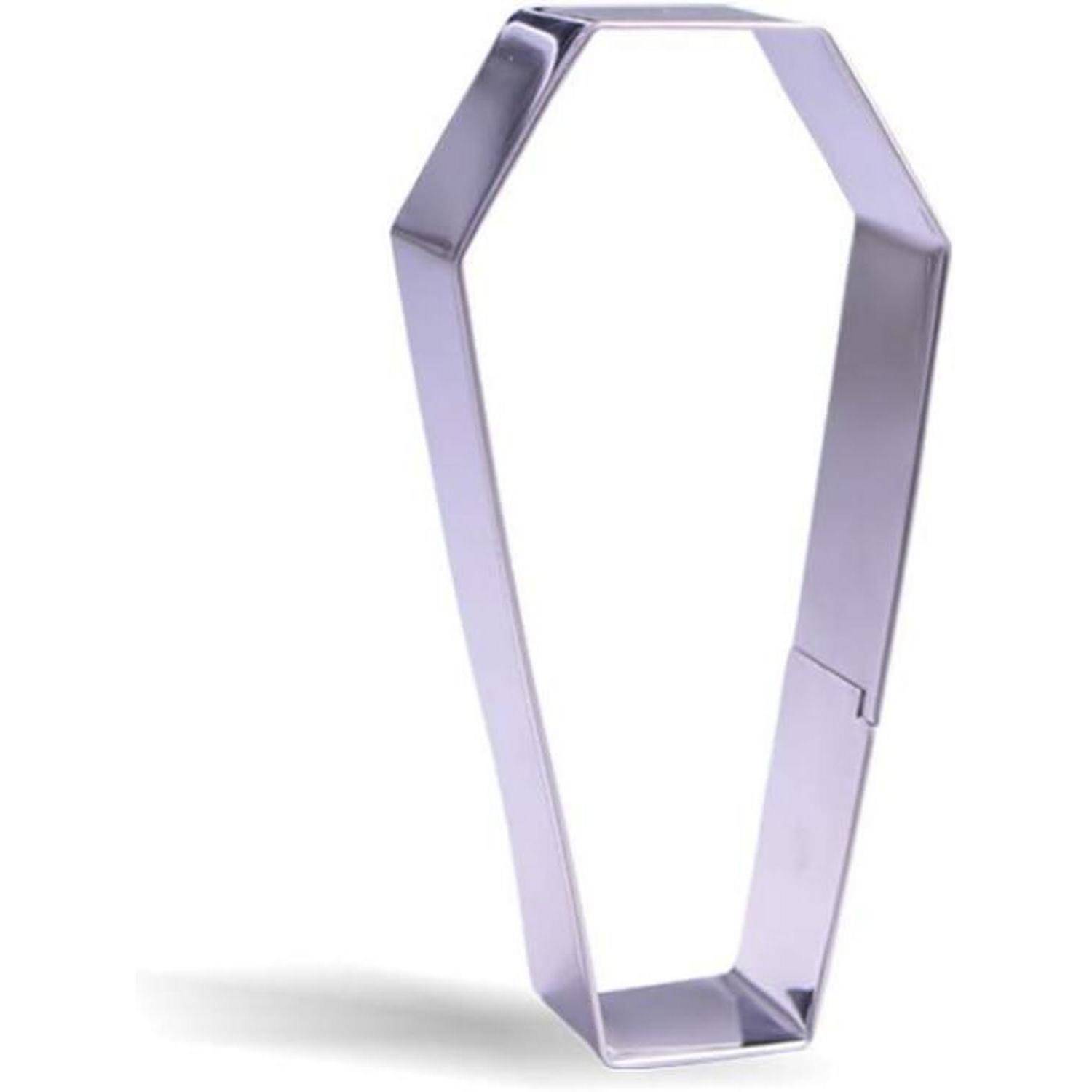 Ein sargförmiger Ausstechförmchen aus Metall, der vor einem schlichten weißen Hintergrund gezeigt wird.