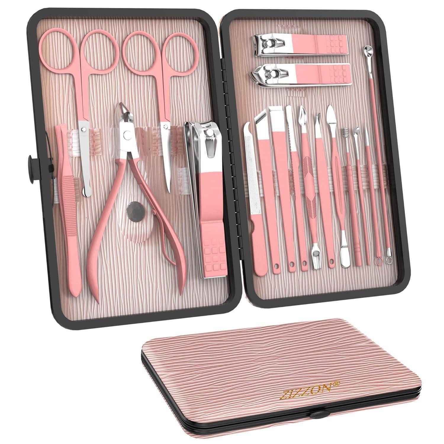 Ein rosa Maniküre-Set mit verschiedenen Pflege-Utensilien, darunter Schere, Nagelknipser und Pinzette, ordentlich in einem faltbaren Etui angeordnet.