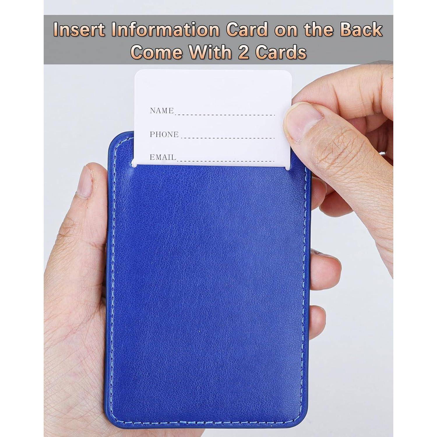Hand hält einen blauen Kartenhalter, in den eine Informationskarte mit den Beschriftungen „Name