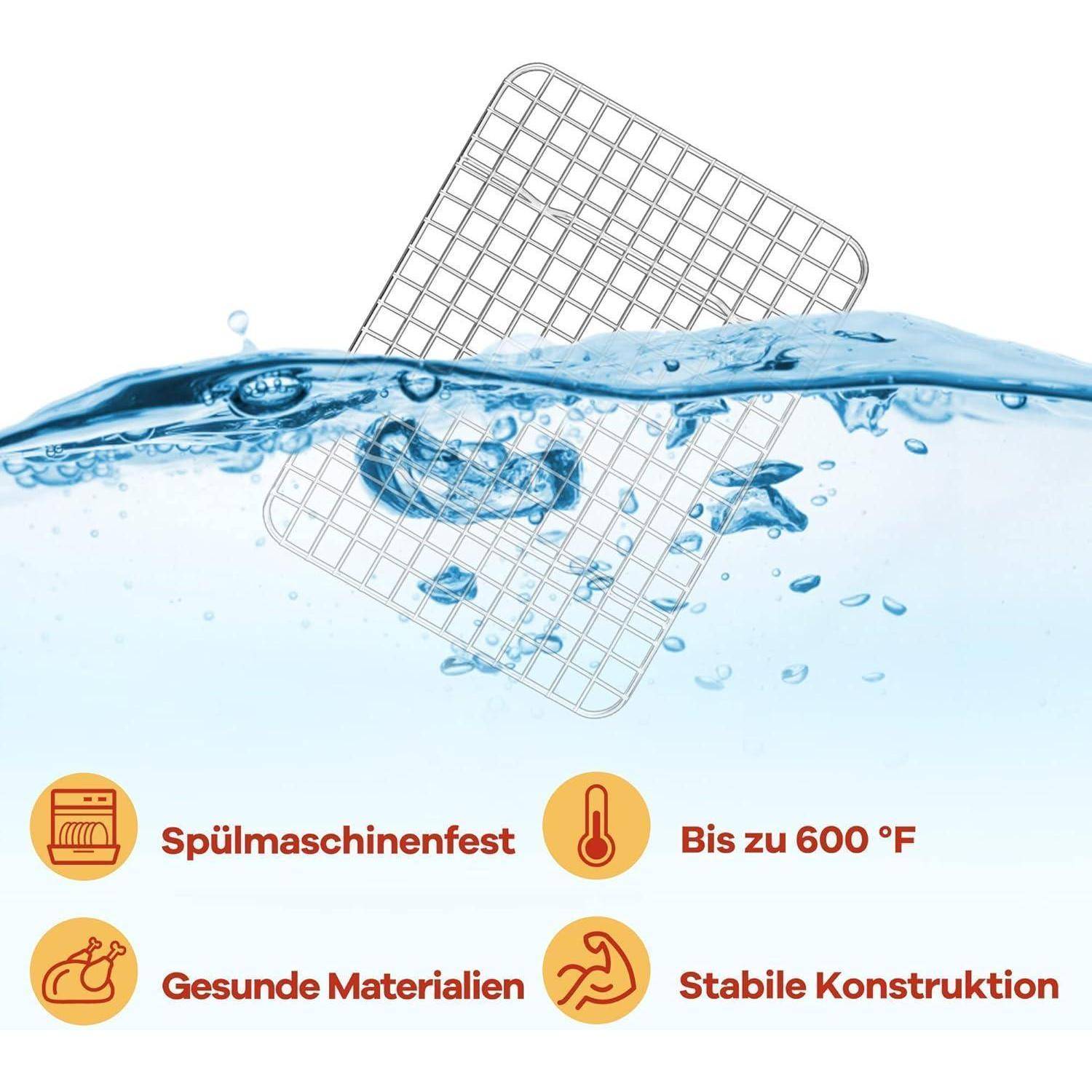 Ein Metallkühlrost, der teilweise in Wasser eingetaucht ist, was andeutet, dass er spülmaschinenfest ist. Symbole kennzeichnen Hitzebeständigkeit, robuste Materialien und stabile Konstruktion.