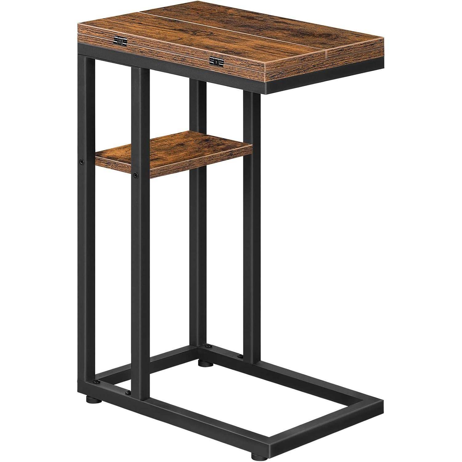 Ein Beistelltisch aus Holz mit einem dunklen Metallgestell, der ein C-förmiges Design aufweist und ein kleines Ablageregalbrett unterhalb der Tischplatte hat.