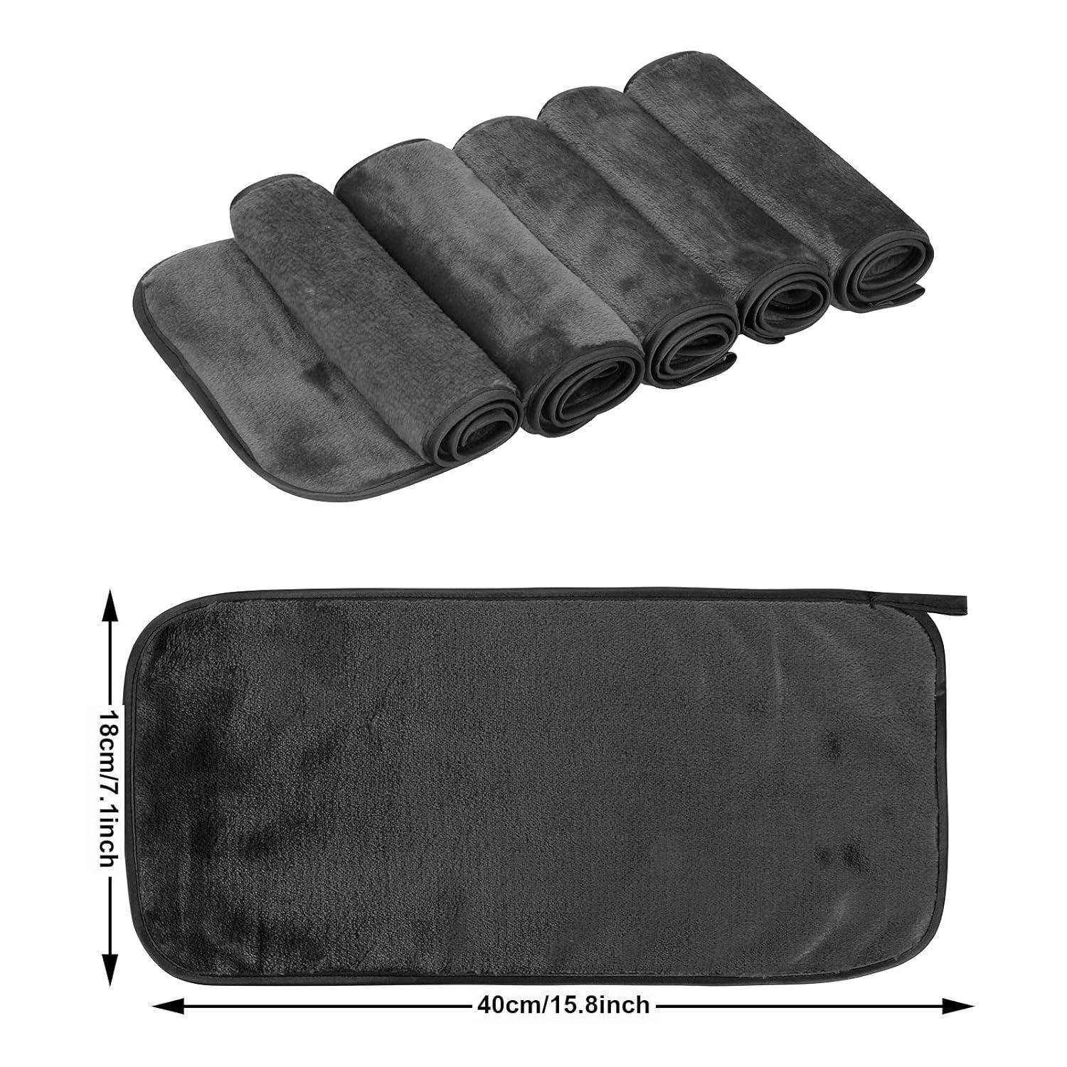 Fünf aufgerollte Mikrofaser-Reinigungstücher und ein flach ausgebreitetes Tuch darunter; die Abmessungen des flachen Tuchs betragen 40 cm x 18 cm (15,8 Zoll x 7,1 Zoll).