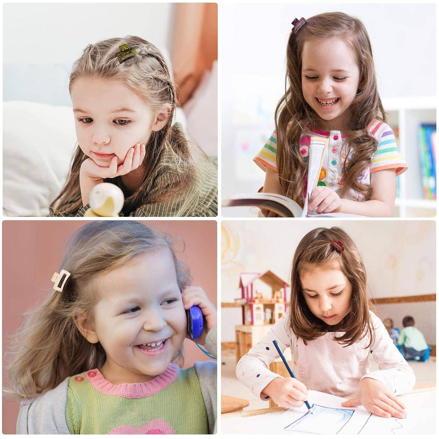Vier junge Kinder sind beschäftigt: einer liest, einer zeichnet, einer telefoniert und einer beobachtet. Jedes Kind wirkt nachdenklich und konzentriert.