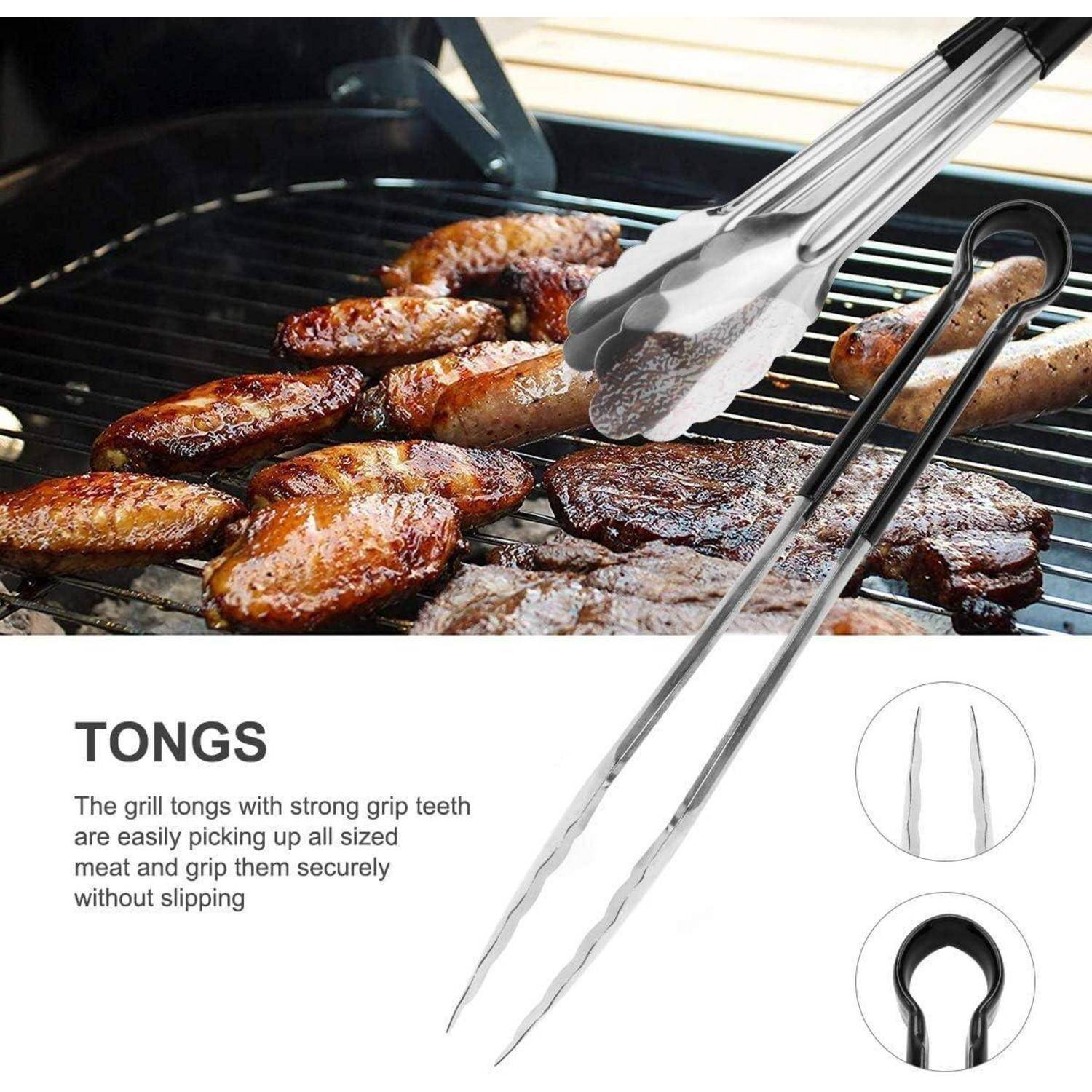 Gegrilltes Fleisch auf einem Barbecue-Grill, mit Fokus auf einer Zange, die ein Stück Fleisch aufhebt. Der Text hebt Merkmale des Griffs der Zange hervor.