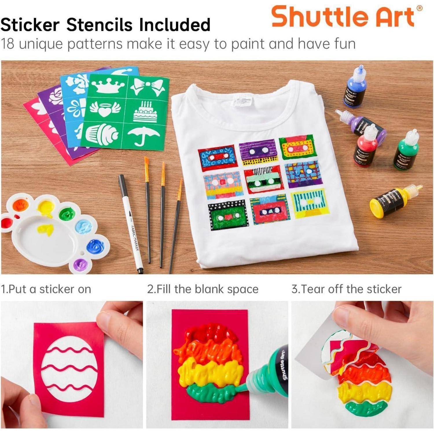Schablonen-Sticker inklusive. Ein Set mit Schablonen, Farbe und Pinseln. Zeigt das Bemalen eines T-Shirts mit Schablonenmuster.