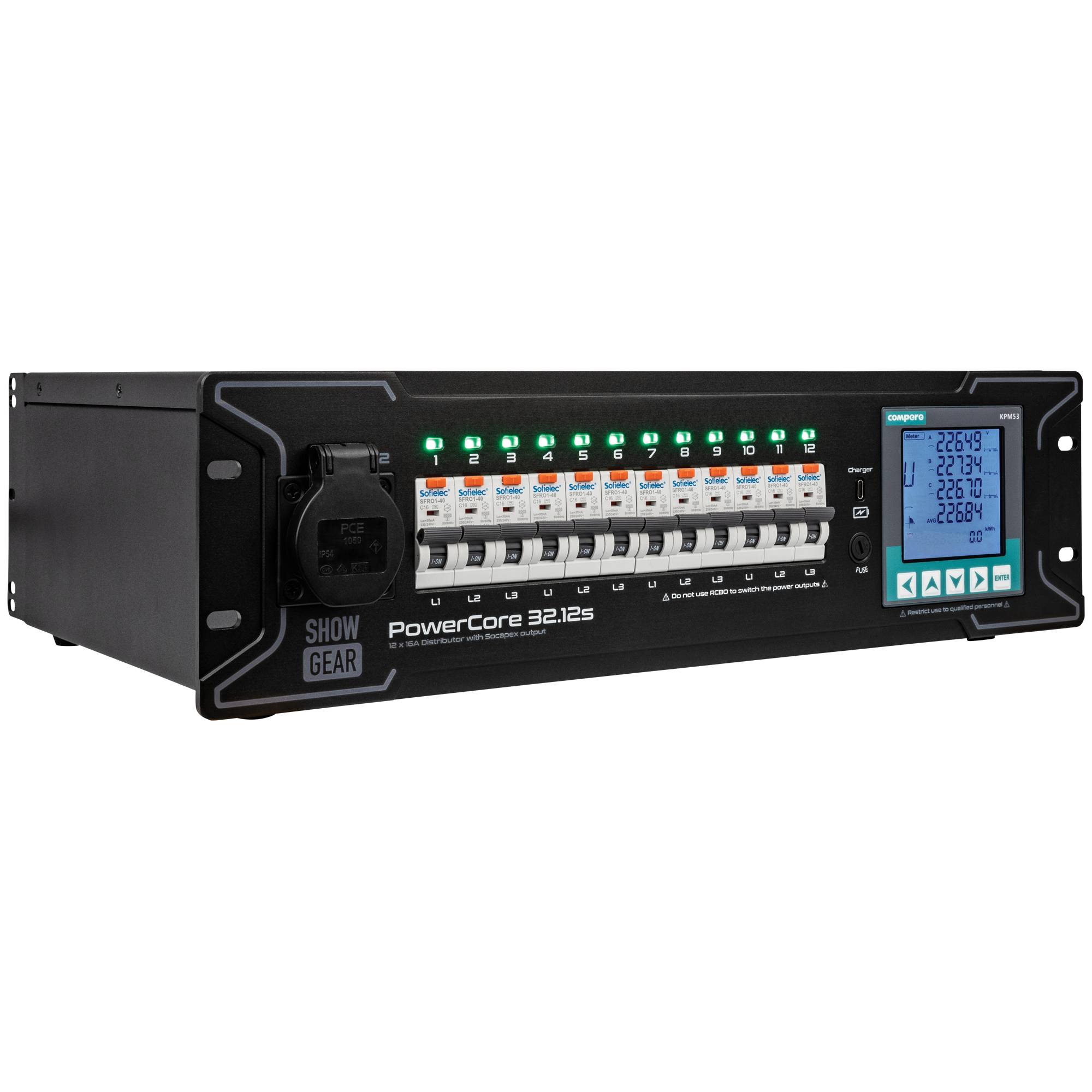 Ein schwarzes 'Show Gear PowerCore 32.125' Equipmentrack mit mehreren leuchtenden Indikatoren, digitaler Anzeige mit Zahlen und Bedienungstasten.