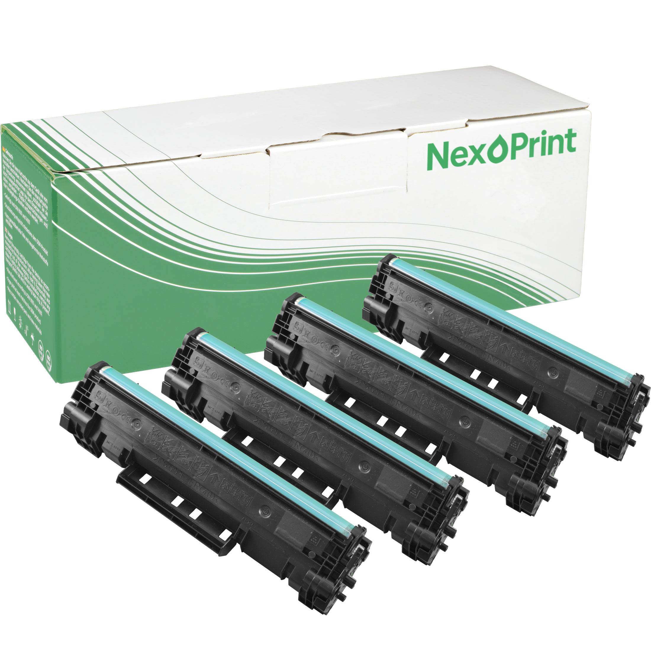 Vier schwarze Tonerpatronen stehen vor einer weiß-grünen „NexoPrint