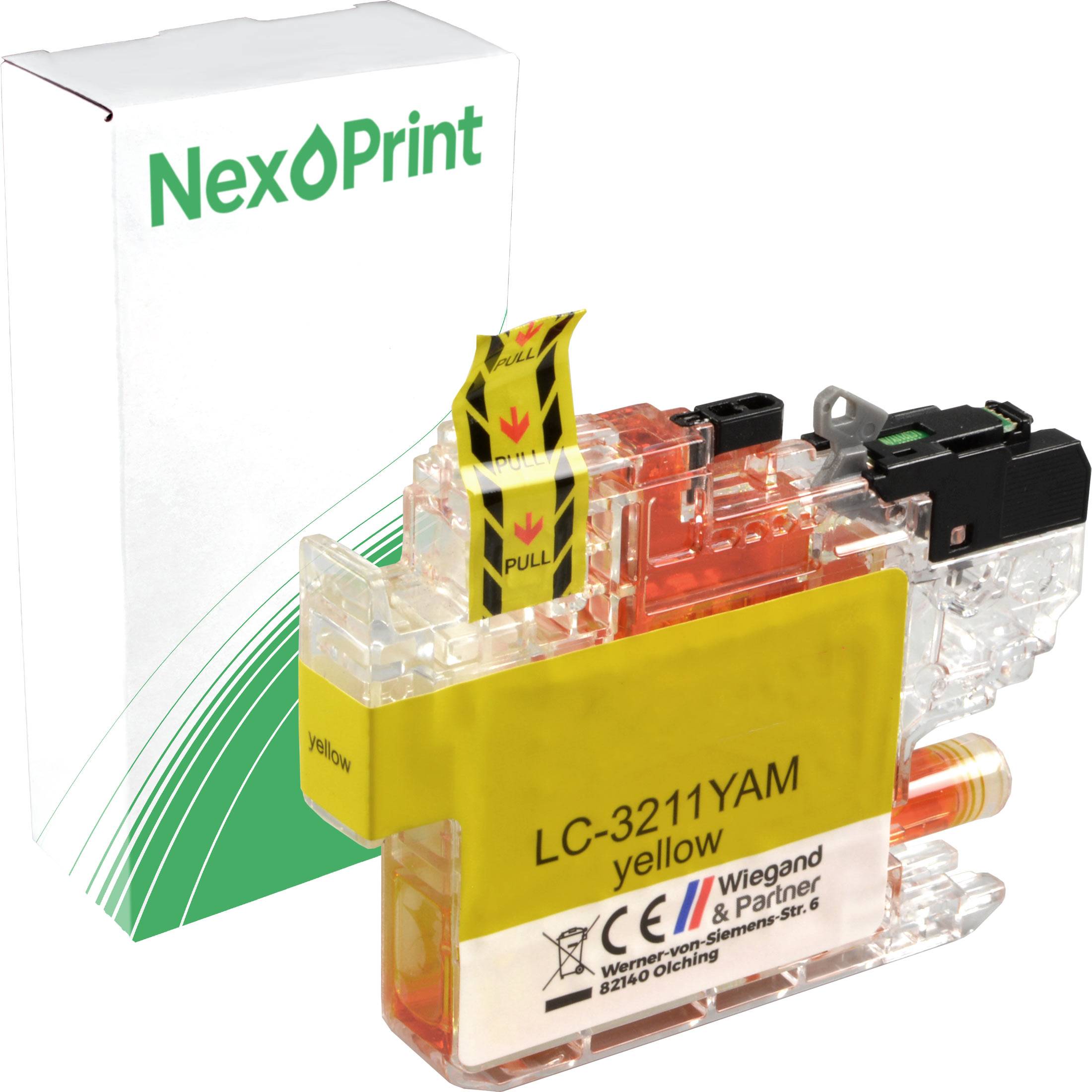 Eine gelbe NexPrint LC-3211YAM Tintenpatrone mit einer 'Zieh'-Lasche, CE-Kennzeichen und Adresse, die vor einem grün-weißen Hintergrund platziert ist.