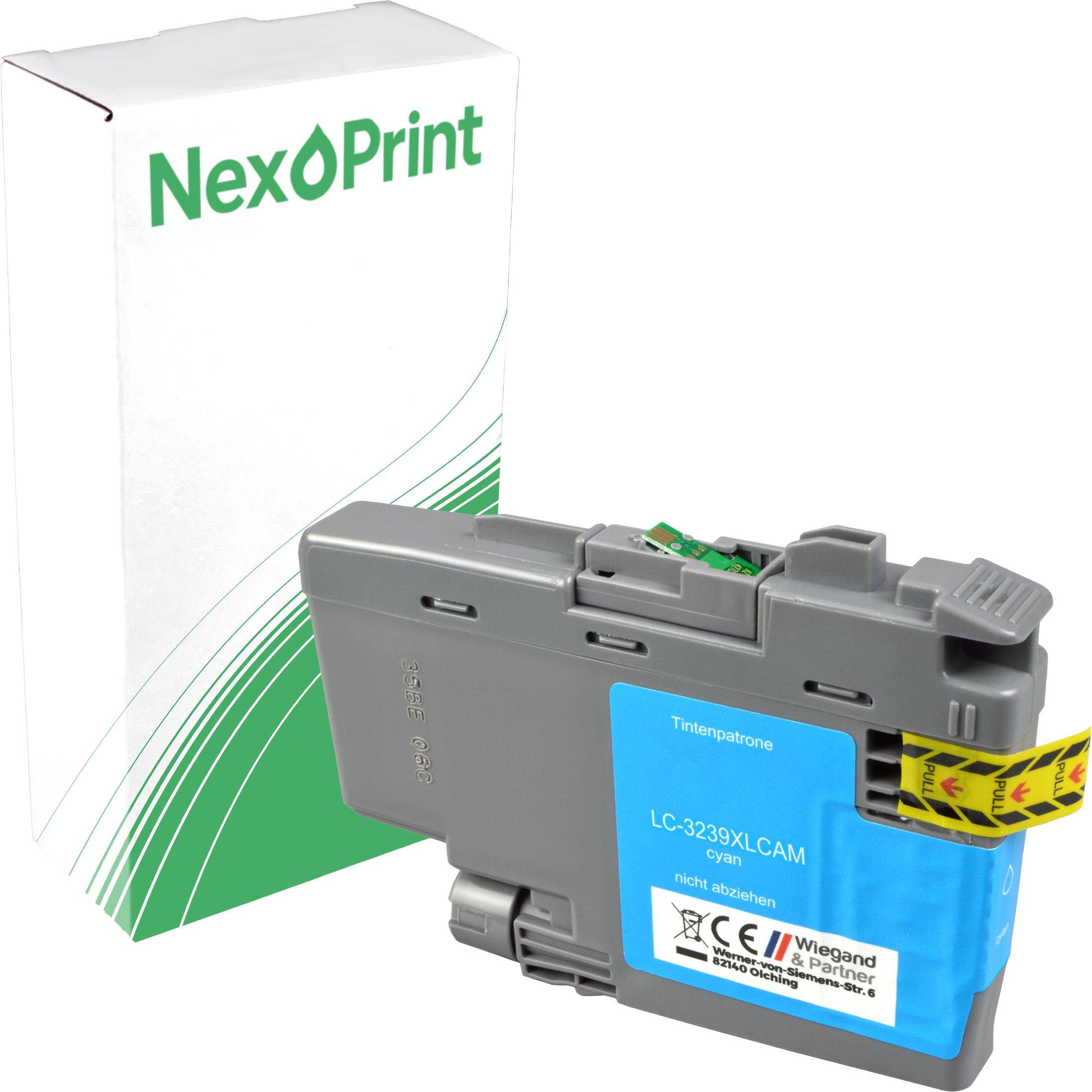 Tintenpatrone vor einer NexPrint-Verpackung, mit dem Etikett 'LC-329XL.CAM', Farbe cyan, mit gelbem Schutzband an der Seite.