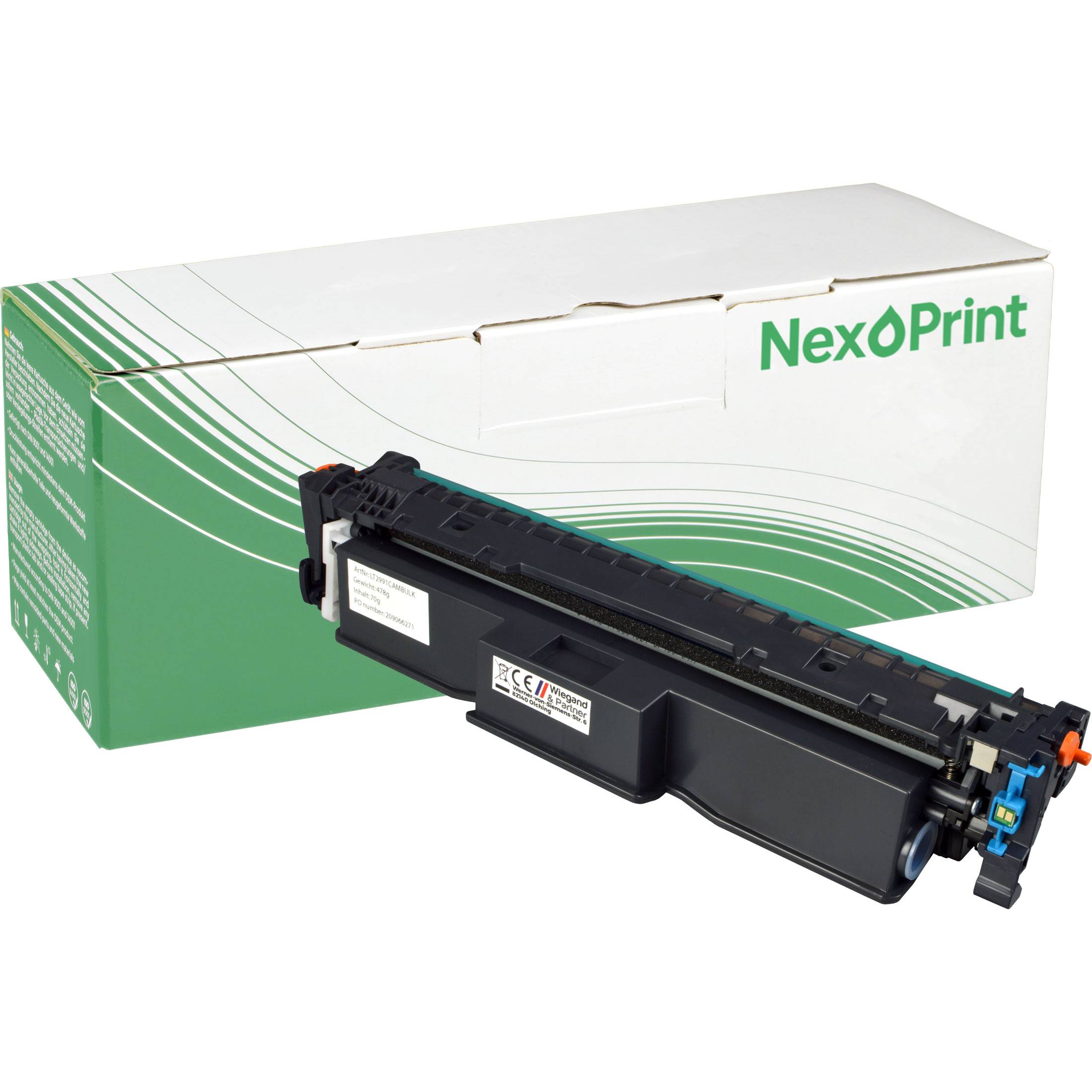 Eine schwarze NexoPrint-Tonerkartusche wird vor einer weiß-grünen Markenbox platziert, was auf kompatible Druckerzubehörteile hinweist.