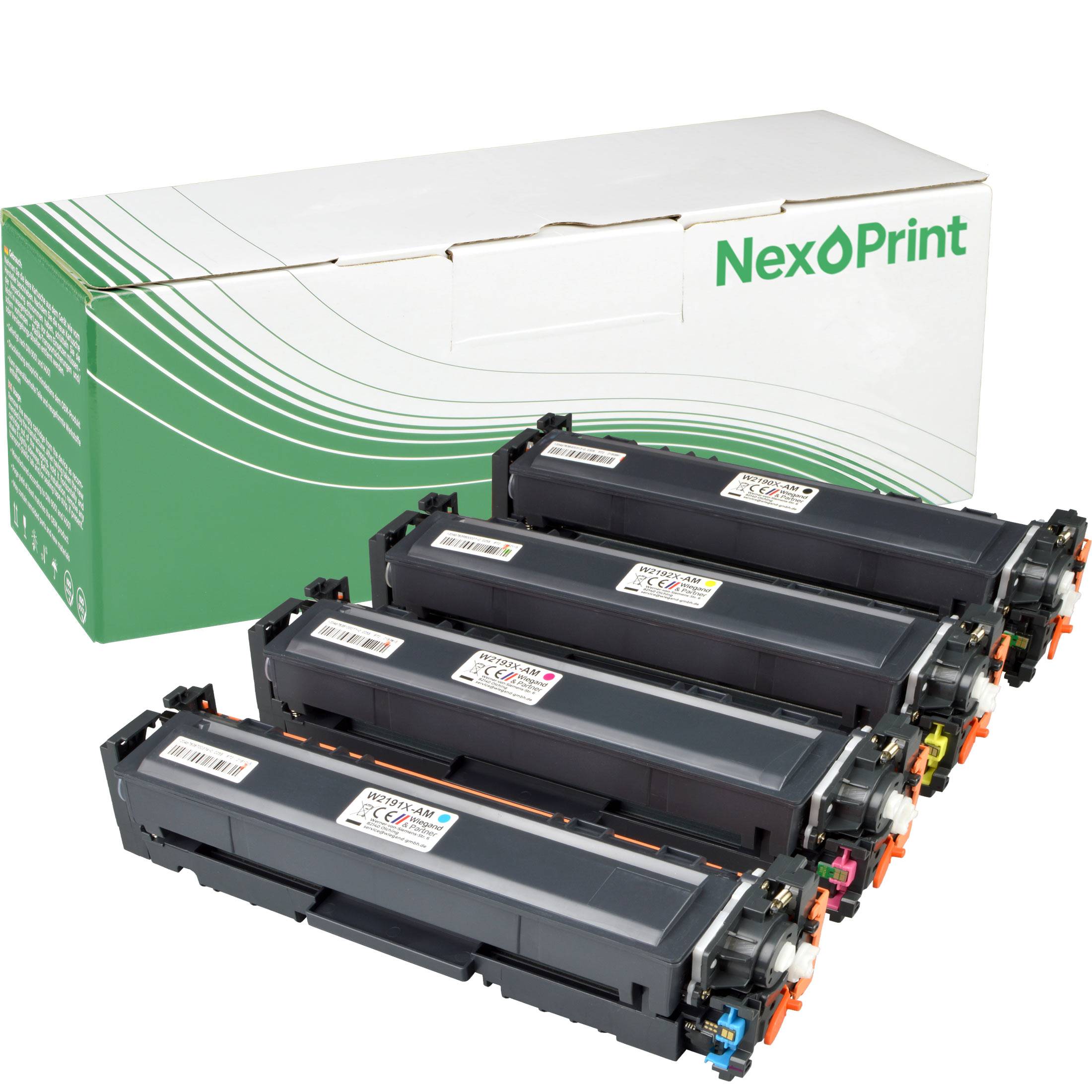 Ein Set aus vier schwarzen Druckertonerkartuschen vor einer grünen NexPrint-Markenbox mit Wellendesign.