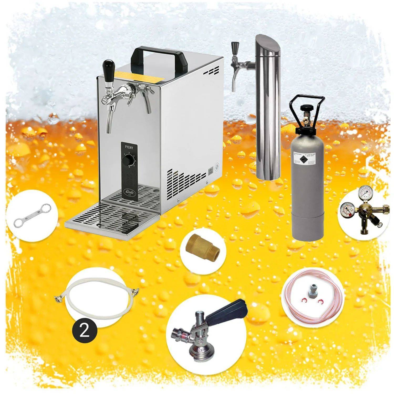 Bierausschanksystem bestehend aus einem Zapfhahn, CO2-Tank, Druckmessgeräten und Verbindungsstücken, vor einem bierthematischen Hintergrund platziert.
