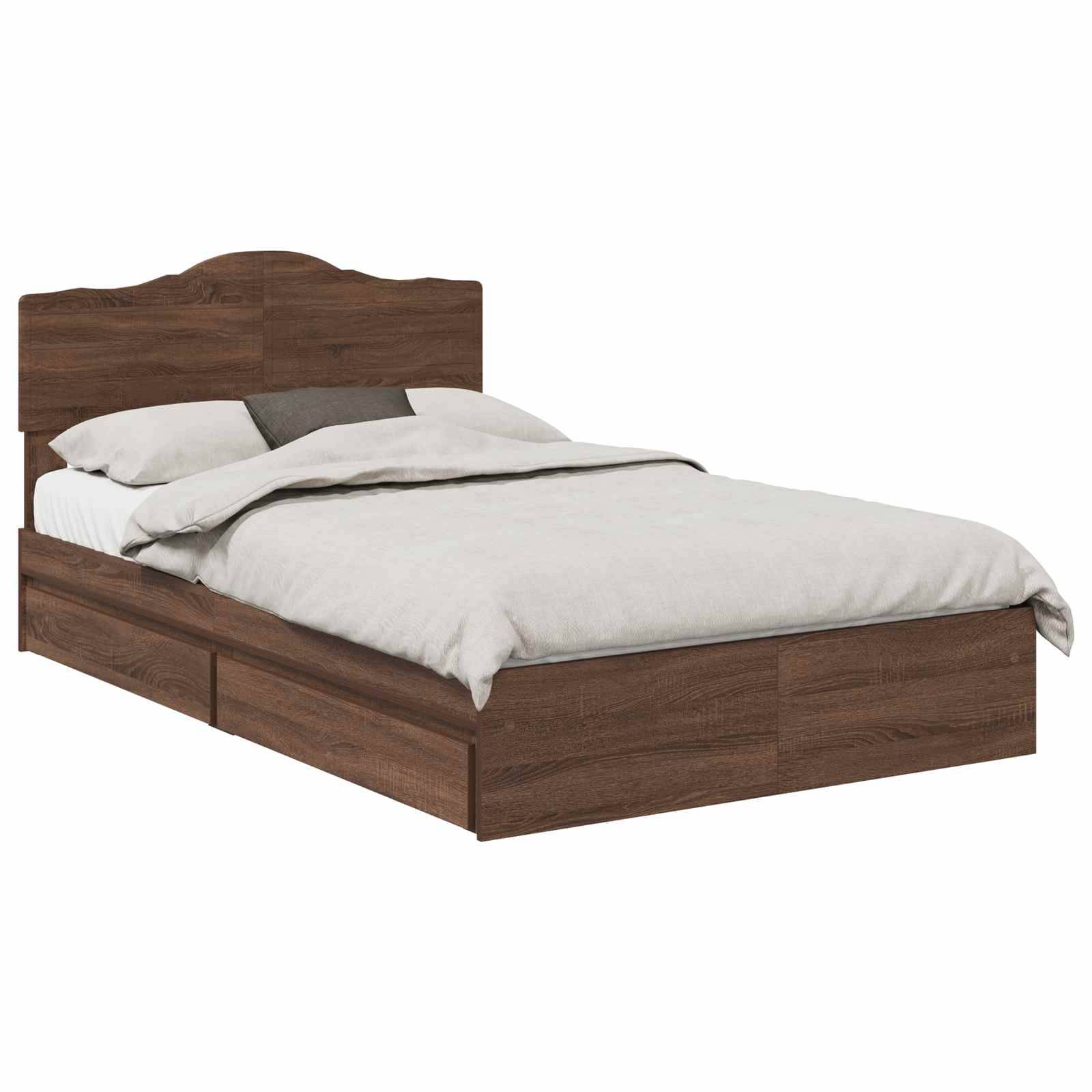 Ein Holzbett mit hohem Kopfteil und zwei Staurageschubladen darunter, ausgestattet mit weißer Bettwäsche und einem grauen Kissen.