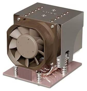 Ein kompakter CPU-Kühler mit einem Lüfter und einem Kühlkörper, der für Computerprozessoren entwickelt wurde. Enthält ein Metallgehäuse und mehrere Heatpipes.