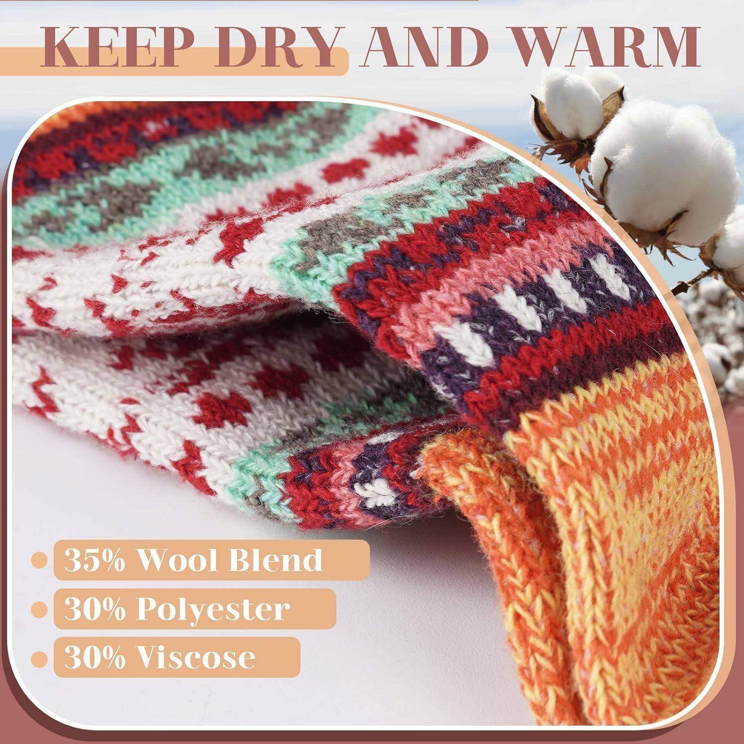 Buntes gestricktes Gewebe mit Mustern und Baumwollpflanzen. Text lautet 'TROCKEN UND WARM HALTEN' und listet Stoff auf: 35% Wolle, 30% Polyester, 30% Viskose.