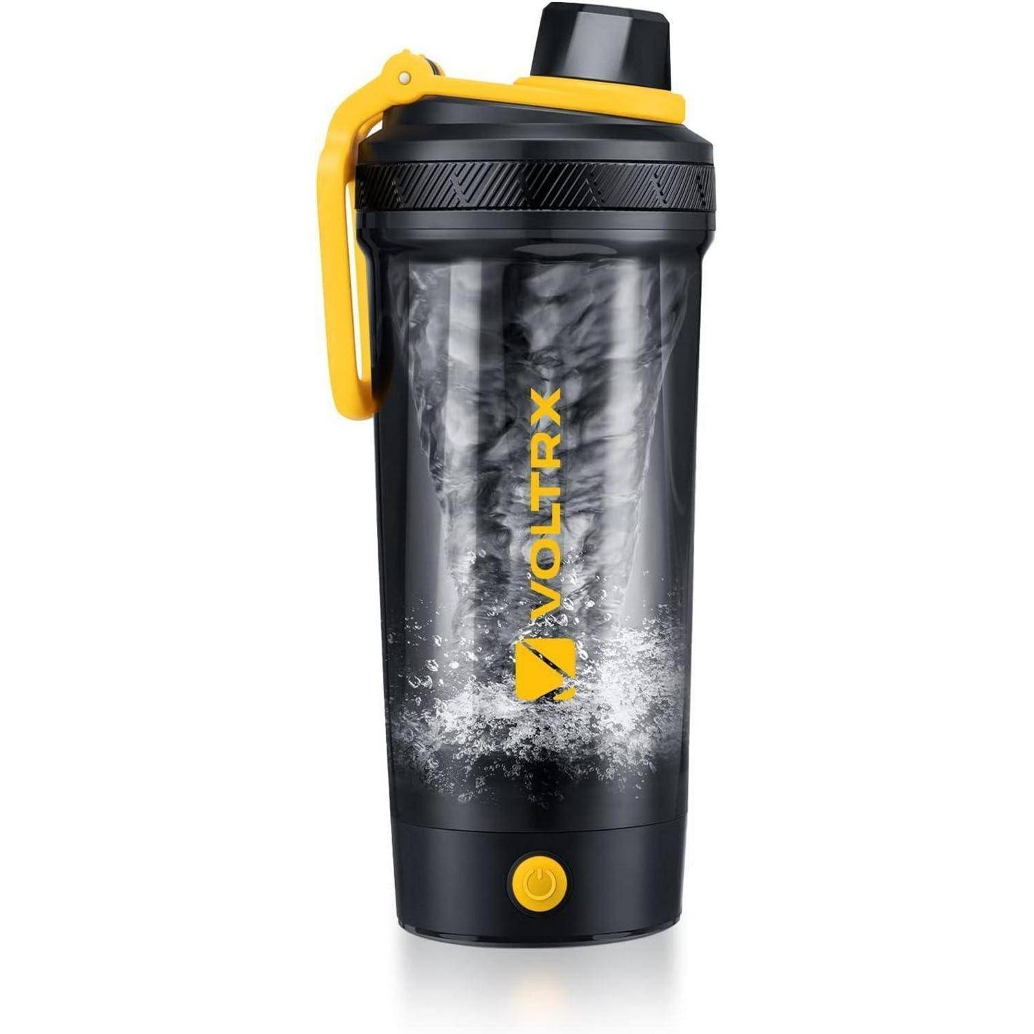 Eine schwarze und gelbe Voltrx elektrische Shakerflasche, die einen Wasserwirbel im Inneren zeigt, mit einem gelben Griff und Powerknopf an der Basis.
