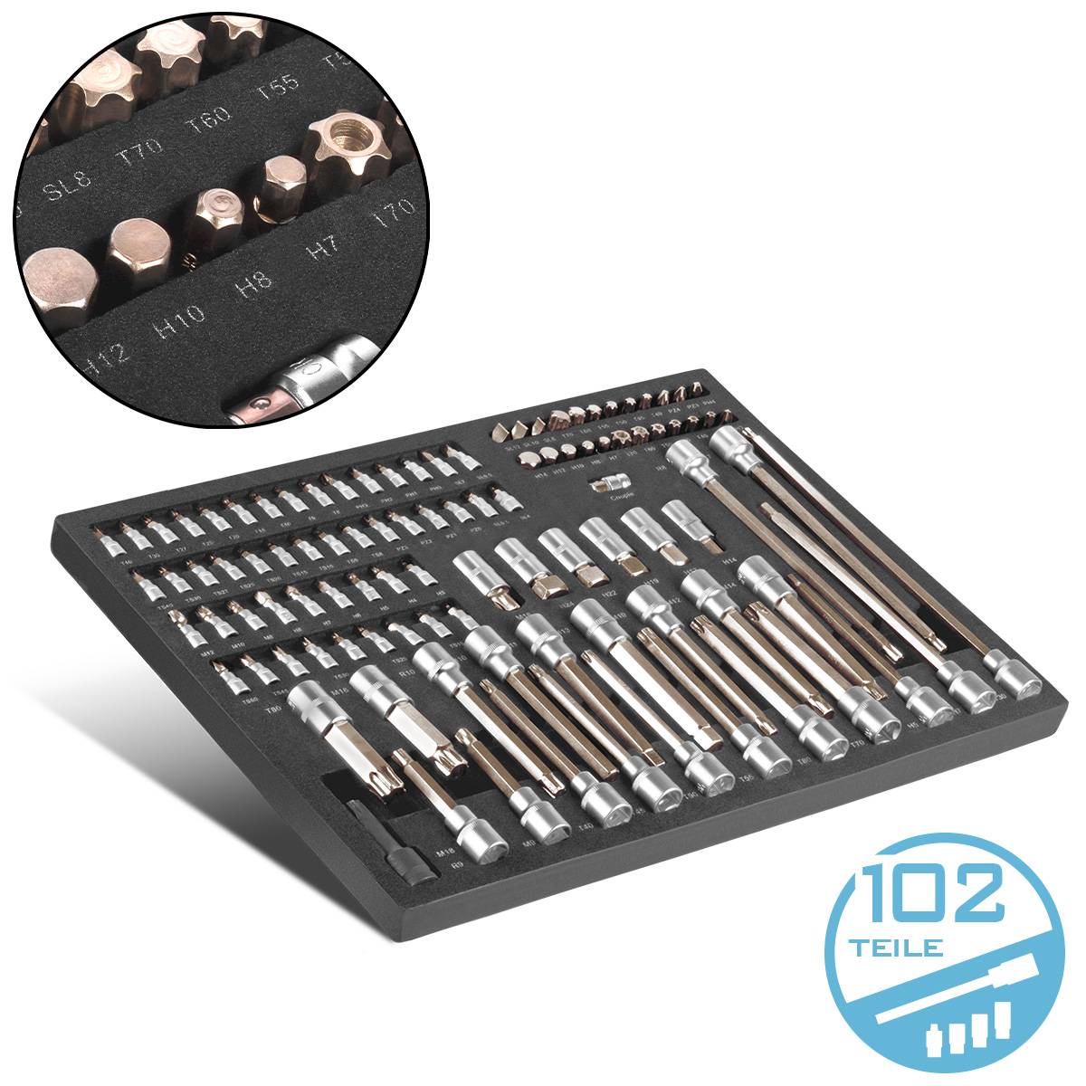 Ein Satz von 102 Schraubendreher-Bits und Aufsätzen verschiedener Typen und Größen, in einem Schaumstoffträger organisiert, mit Etiketten zur Kennzeichnung der Größen.