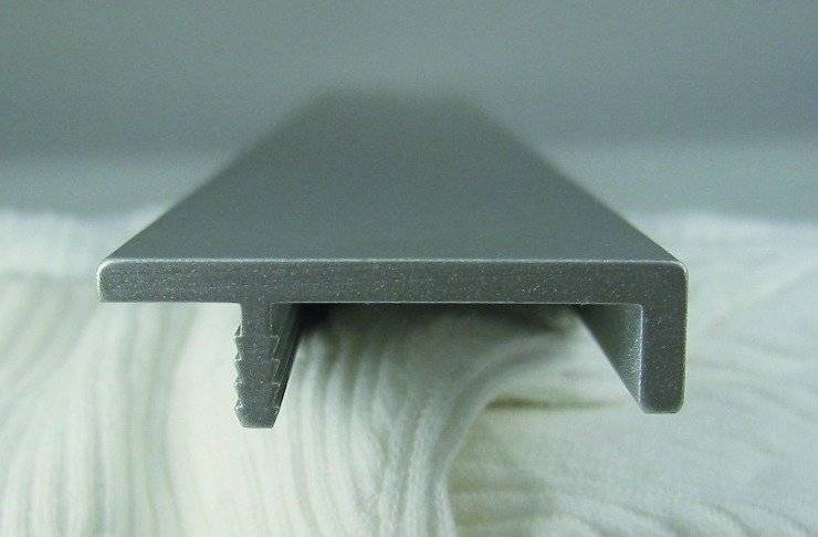 MB-Griffleiste Typ J, Alu edelstahlf. L= 2500mm B=37 mm H=10 mm ohne Ausklinkung