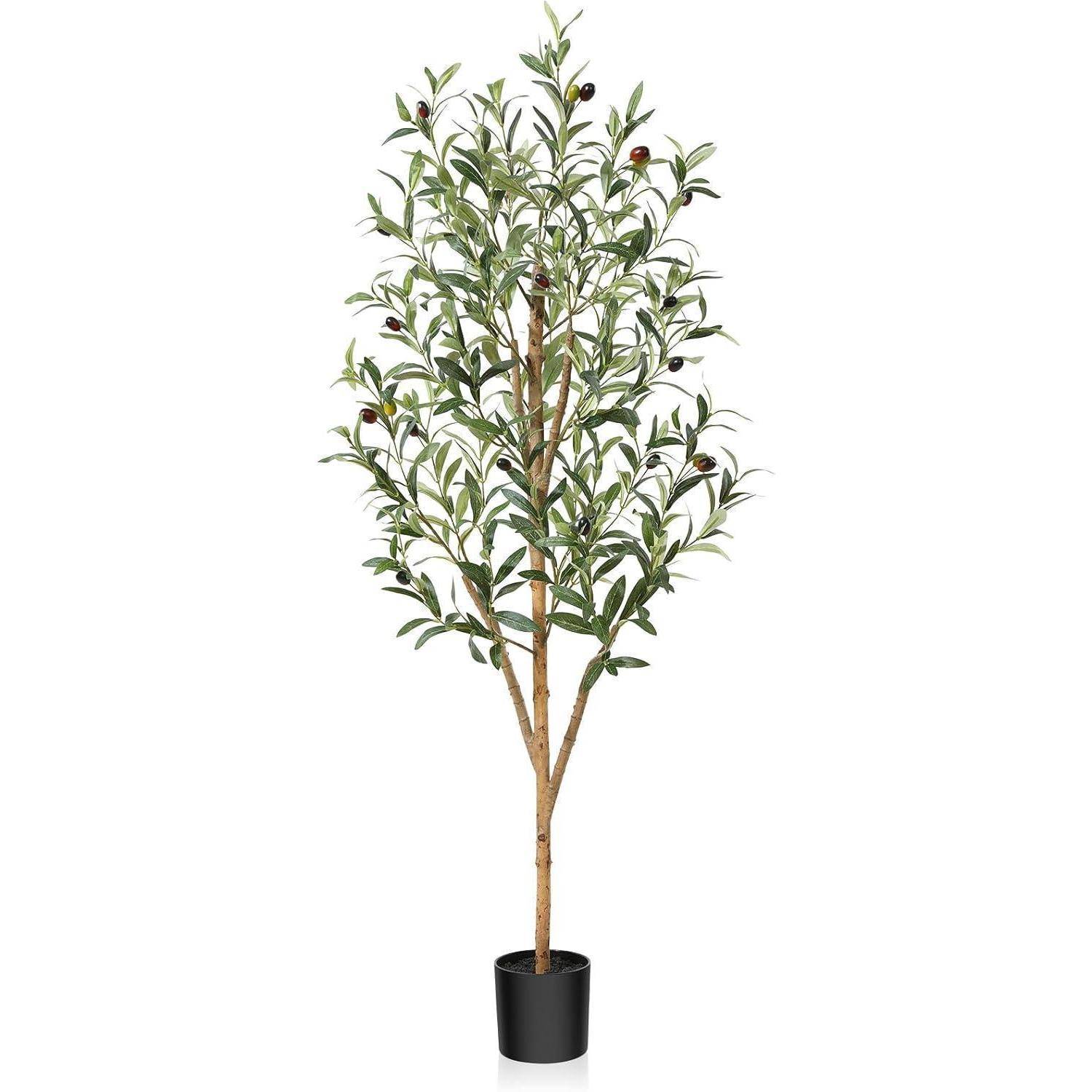Künstlicher Olivenbaum im Topf mit schlankem Stamm und grünen Blättern, bekrönt von kleinen schwarzen Oliven, vor einem schlichten weißen Hintergrund.