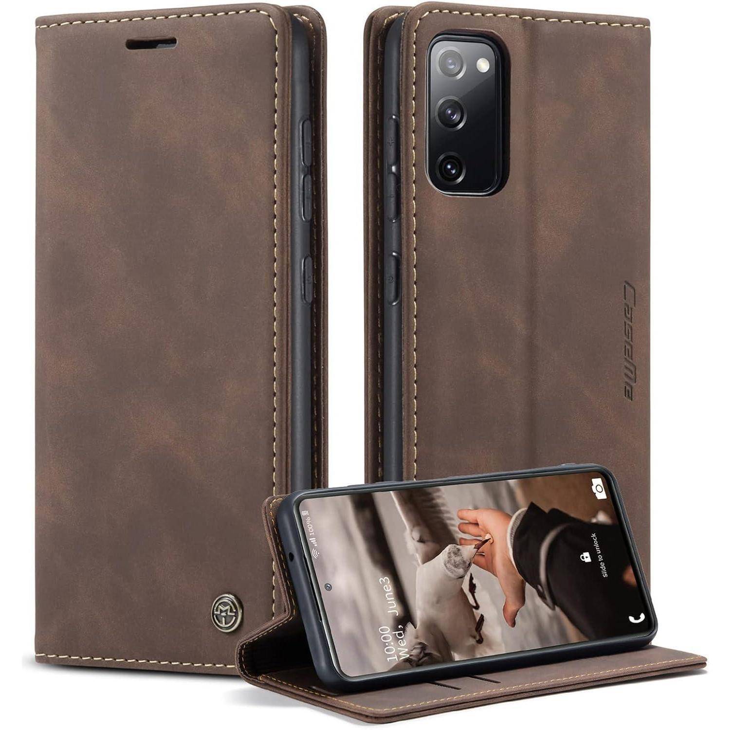 Braune Leder-Smartphone-Klappetui, geöffnet und geschlossen gezeigt, mit Kartenfächern und einem Telefon in Ständerposition.