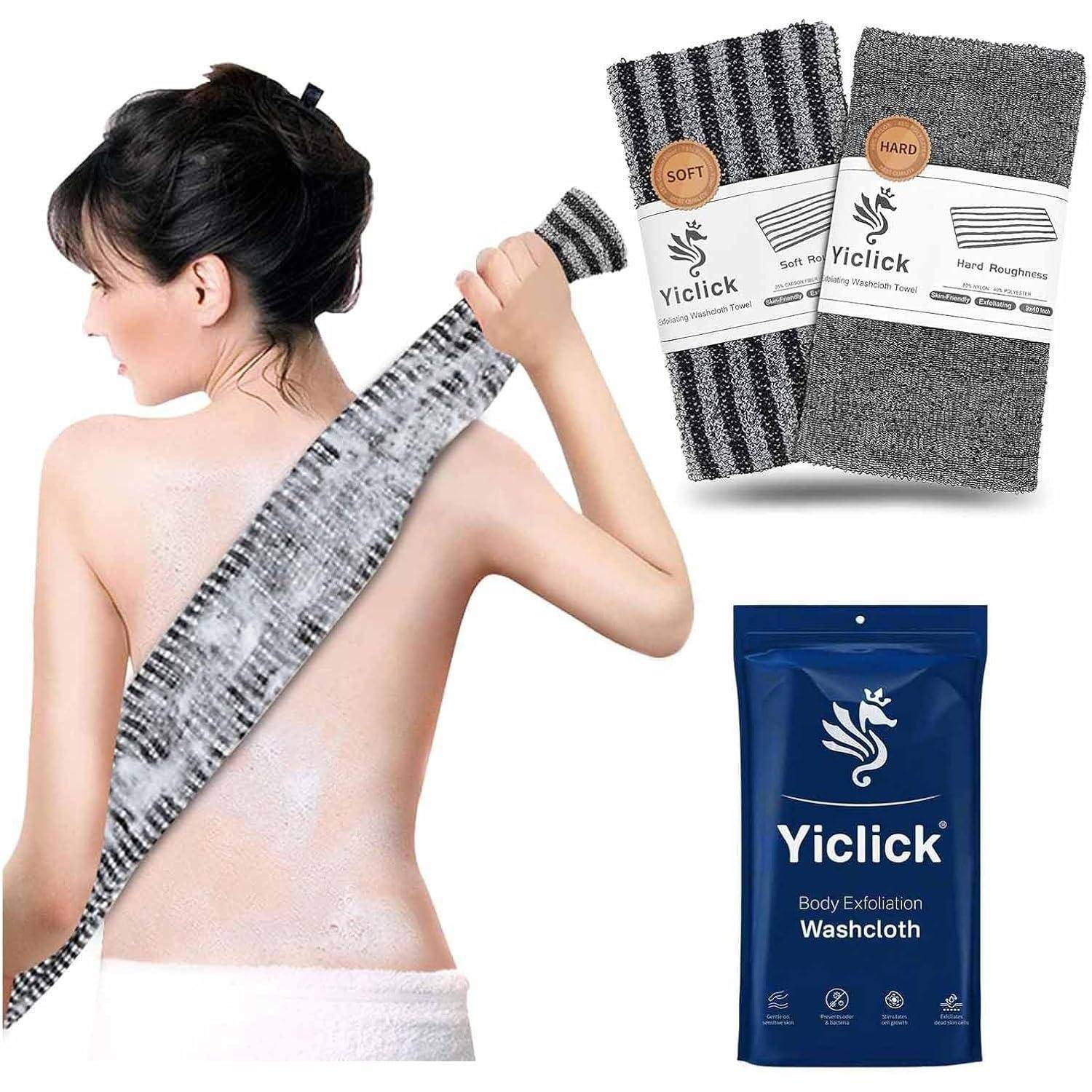 Eine Person verwendet ein Yiclick Peeling-Waschhandtuch auf ihrem Rücken; die Produktverpackung und Waschhandtuch-Varianten sind mit ‚Soft' und ‚Hard' gekennzeichnet.