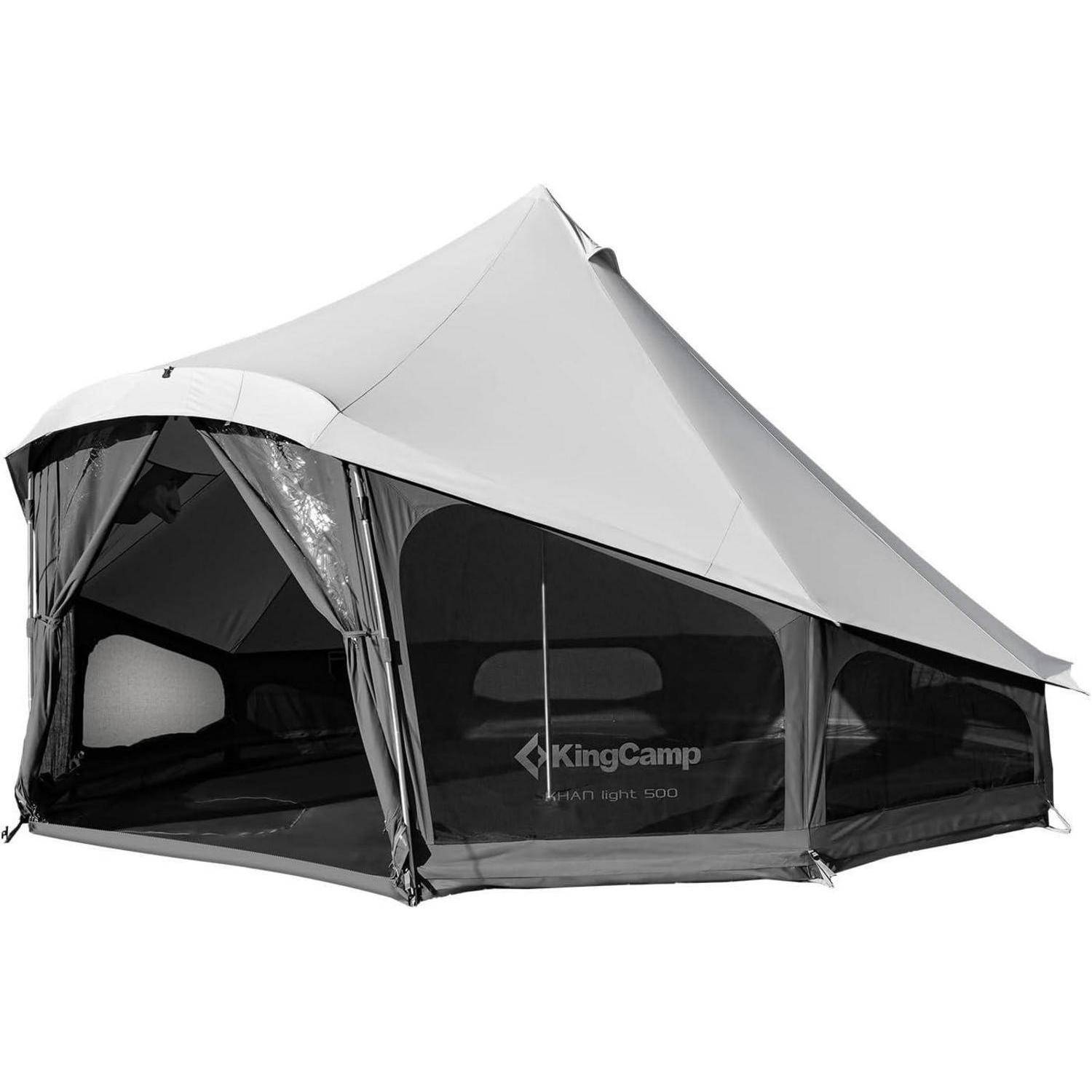Ein großes, weißes, modernes Zelt mit Moskitonetzen an den Fenstern und einer sechseckigen Grundfläche, geeignet für Camping, in einer Outdoor-Umgebung platziert.