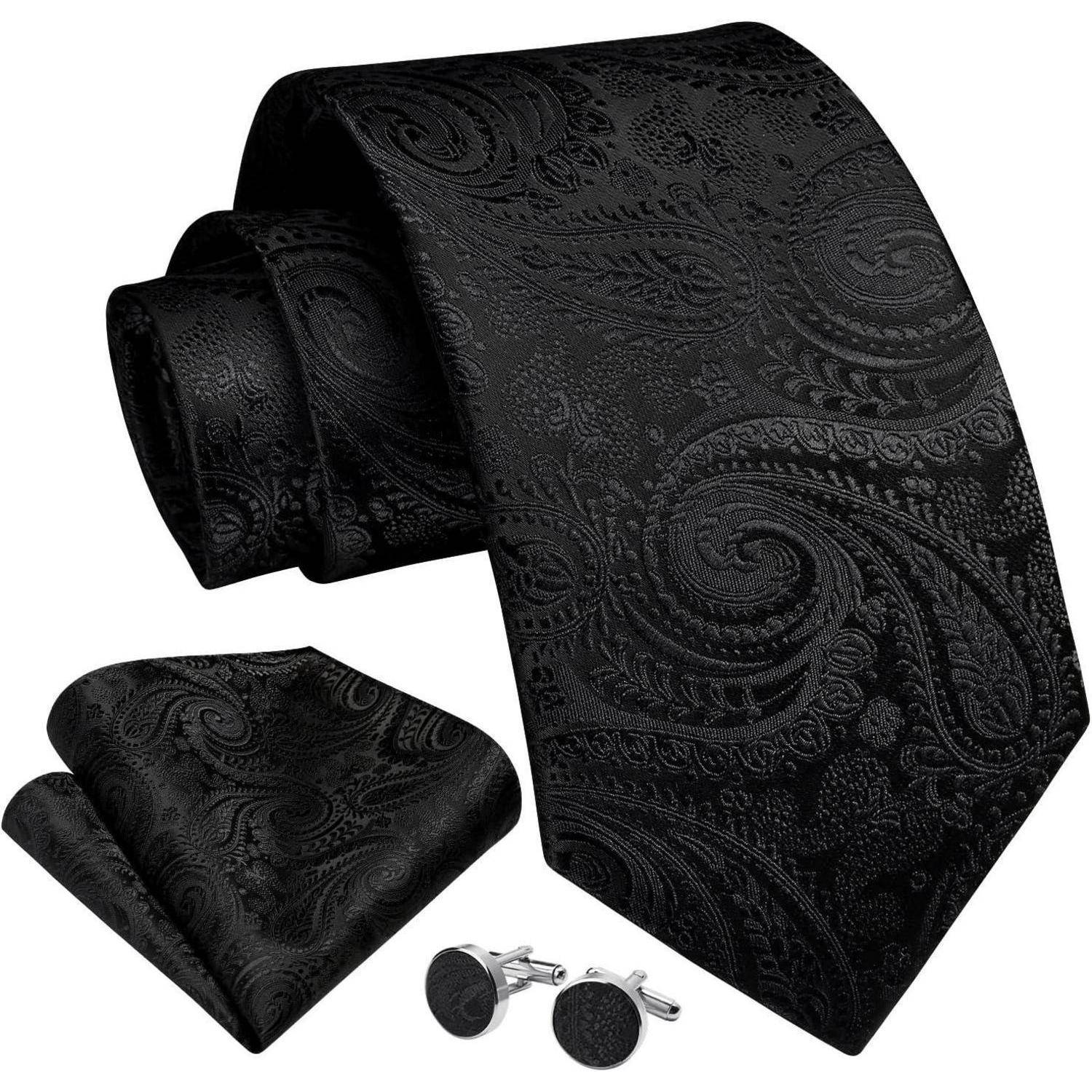 Eine Krawatte im schwarzen Paisley-Muster, bestehend aus Krawatte, Einstecktuch und Manschettenknöpfen, präsentiert auf einem weißen Hintergrund.