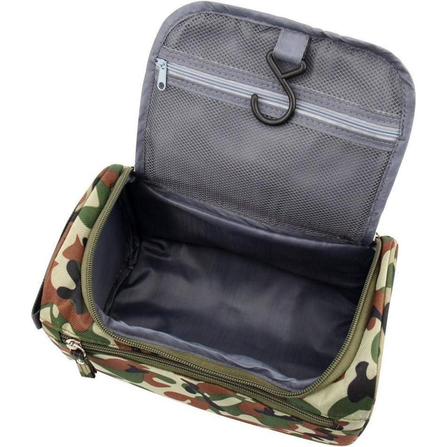 Kulturtasche mit Tarnmuster und offenem Hauptfach, innerer Reißverschlusstasche und angehängter Aufhängung für einfache Organisation und leichten Zugriff.