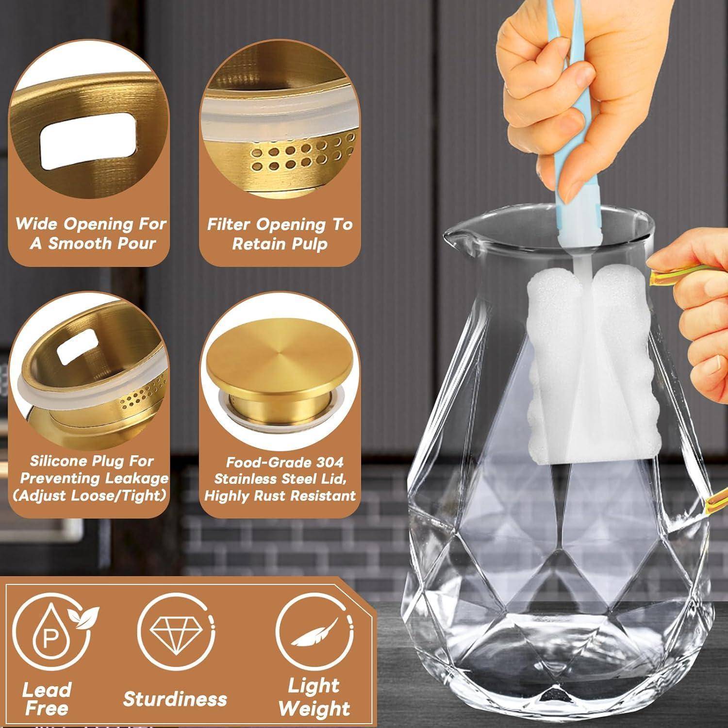 Person gießt Wasser von einem Filter in einen Krug. Bild hebt Merkmale hervor: weite Öffnung, Filterstecker, Silikonsiegel, Edelstahldeckel, Haltbarkeit, geringes Gewicht.