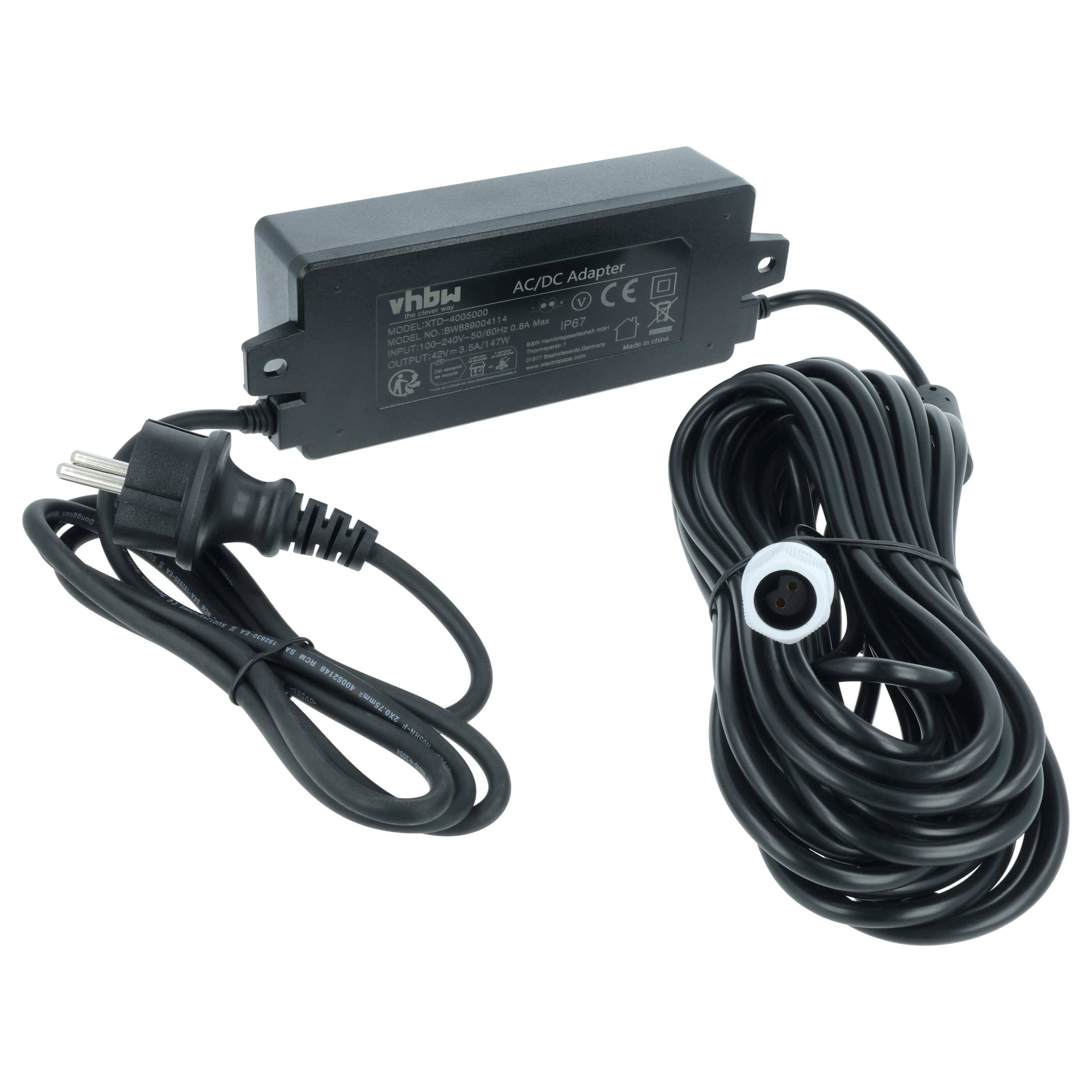 Ein schwarzer vhbw AC/DC-Adapter mit Stecker und langem Kabel, zum Stromversorgung elektronischer Geräte bestimmt, vor weißem Hintergrund platziert.